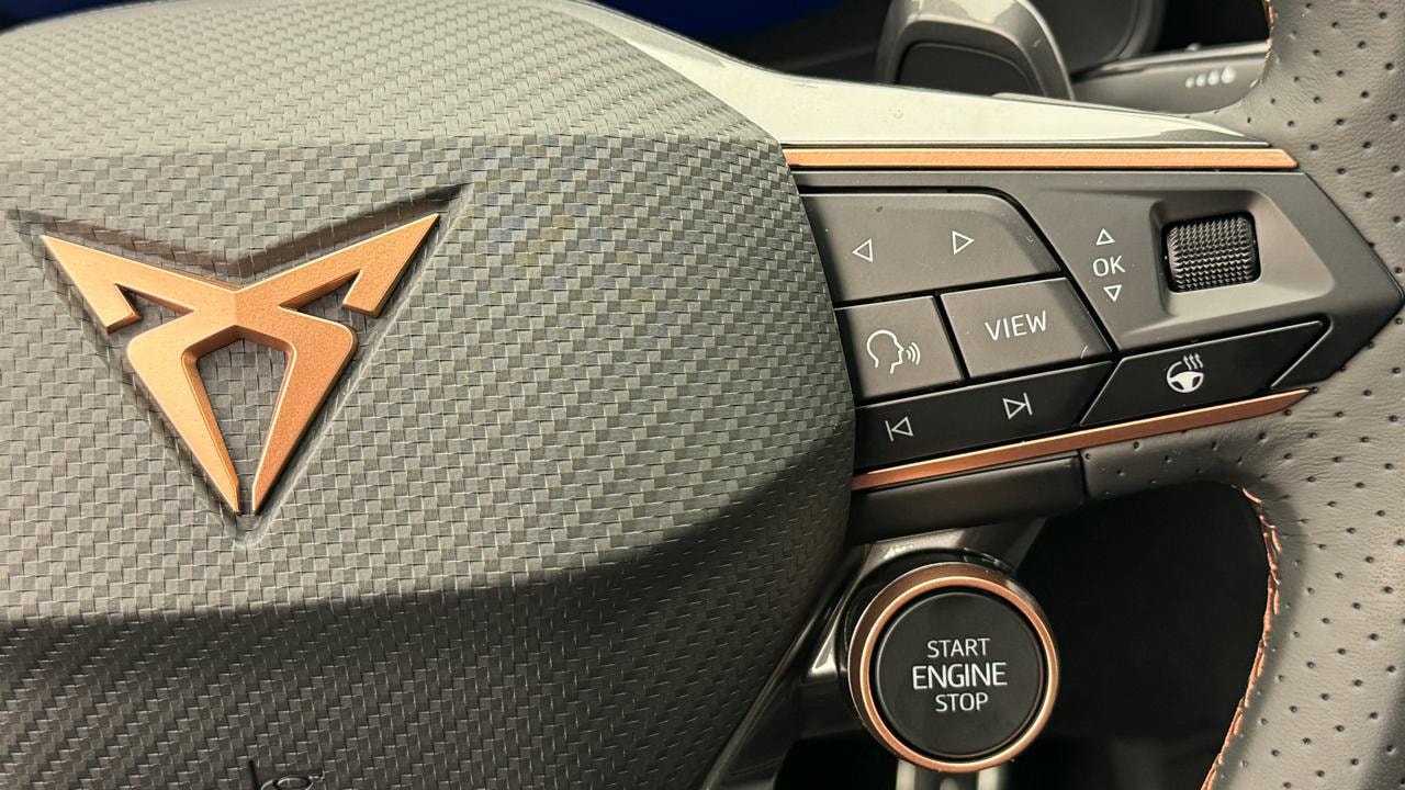 CUPRA LEON ST 1.5 e-HYBRID pHEV VZ Black Edition-image-9
