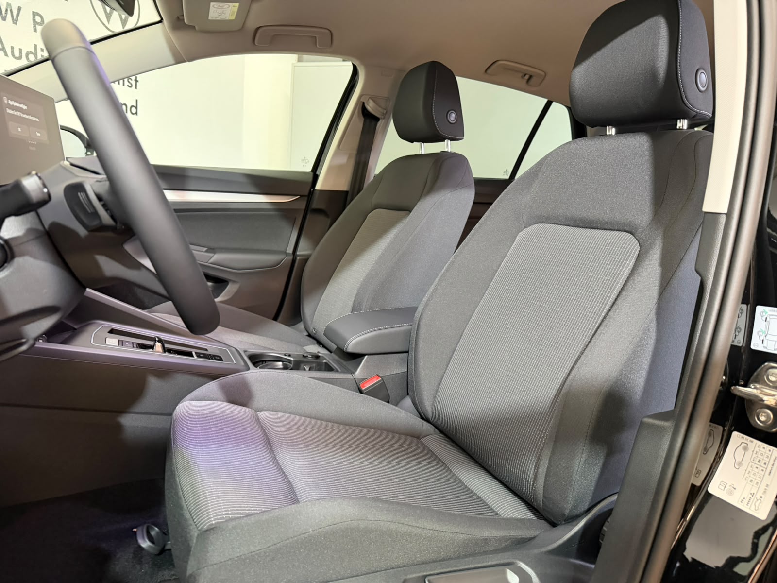 VW Golf 1.5 e TSI mHEV Basis DSG-image-8