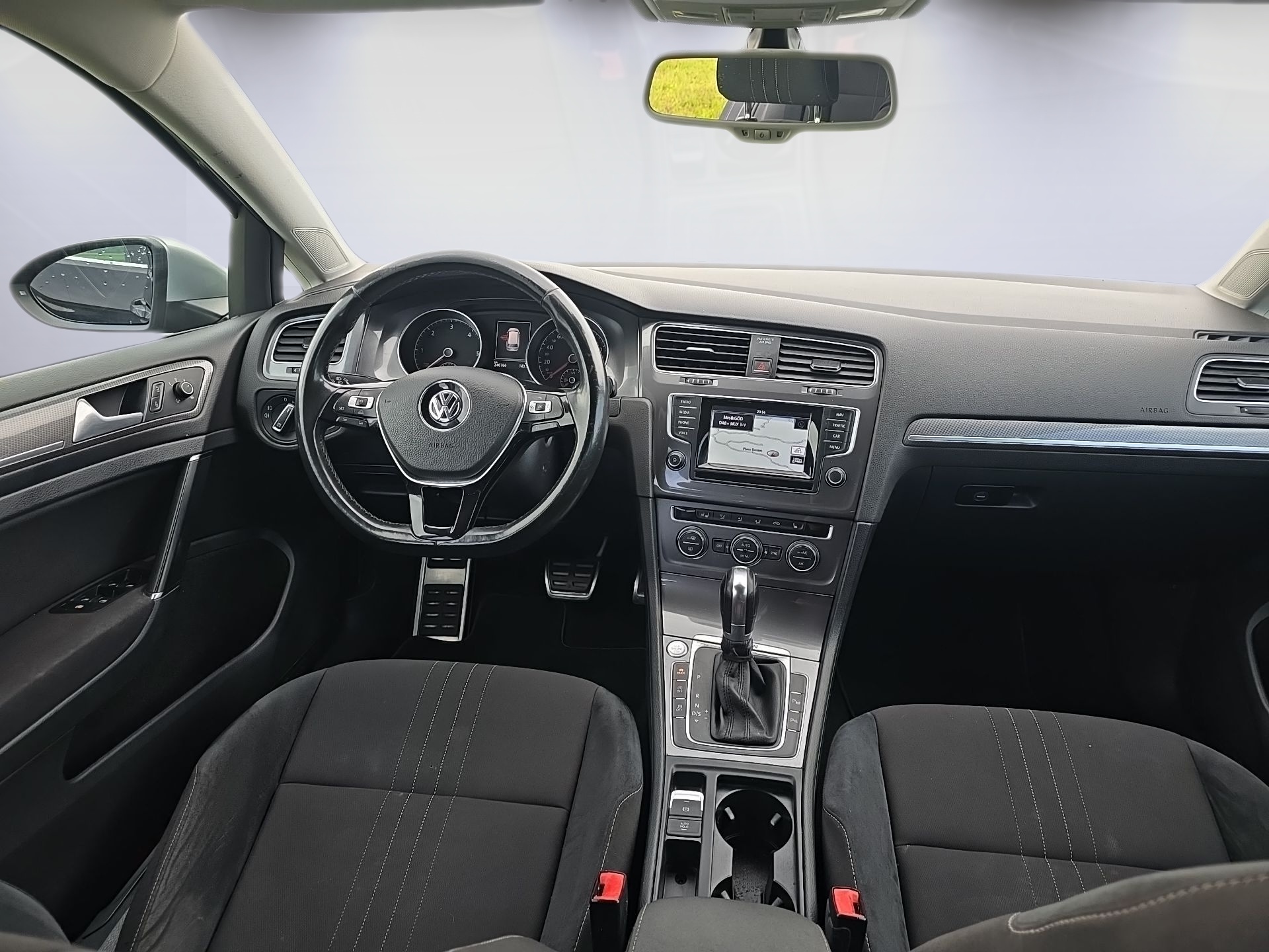VW Golf 2.0 TDI Alltrack 4Motion-image-9