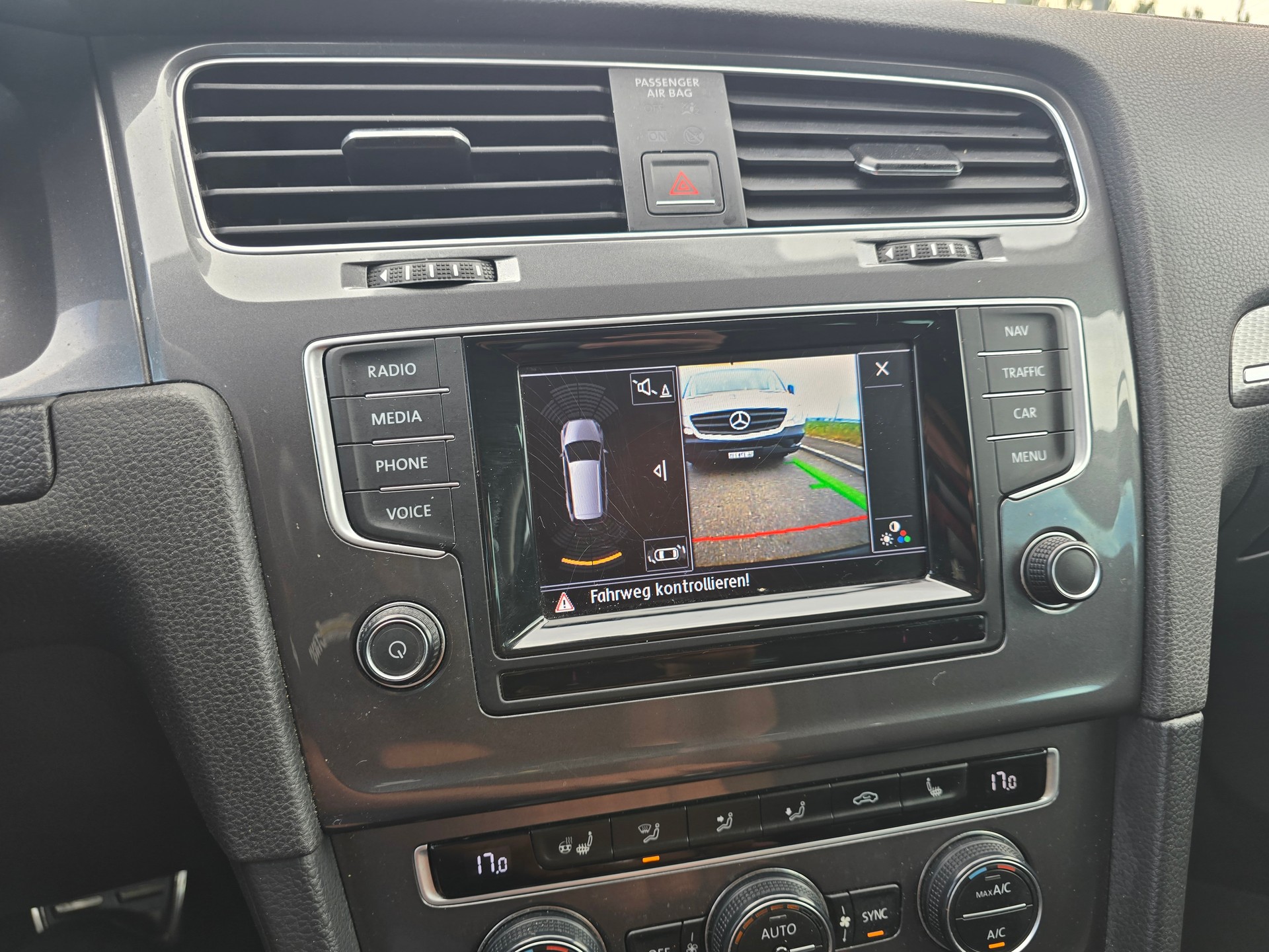 VW Golf 2.0 TDI Alltrack 4Motion-image-11