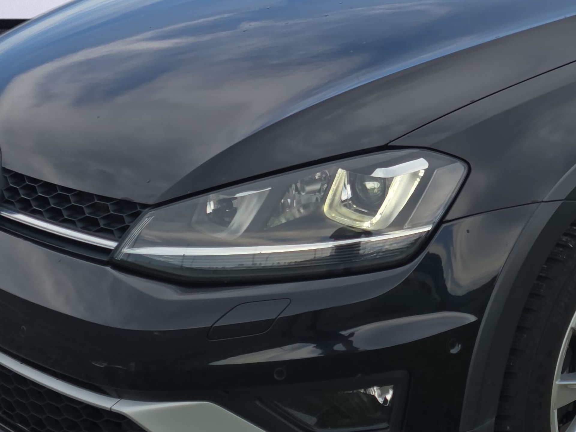 VW Golf 2.0 TDI Alltrack 4Motion-image-4