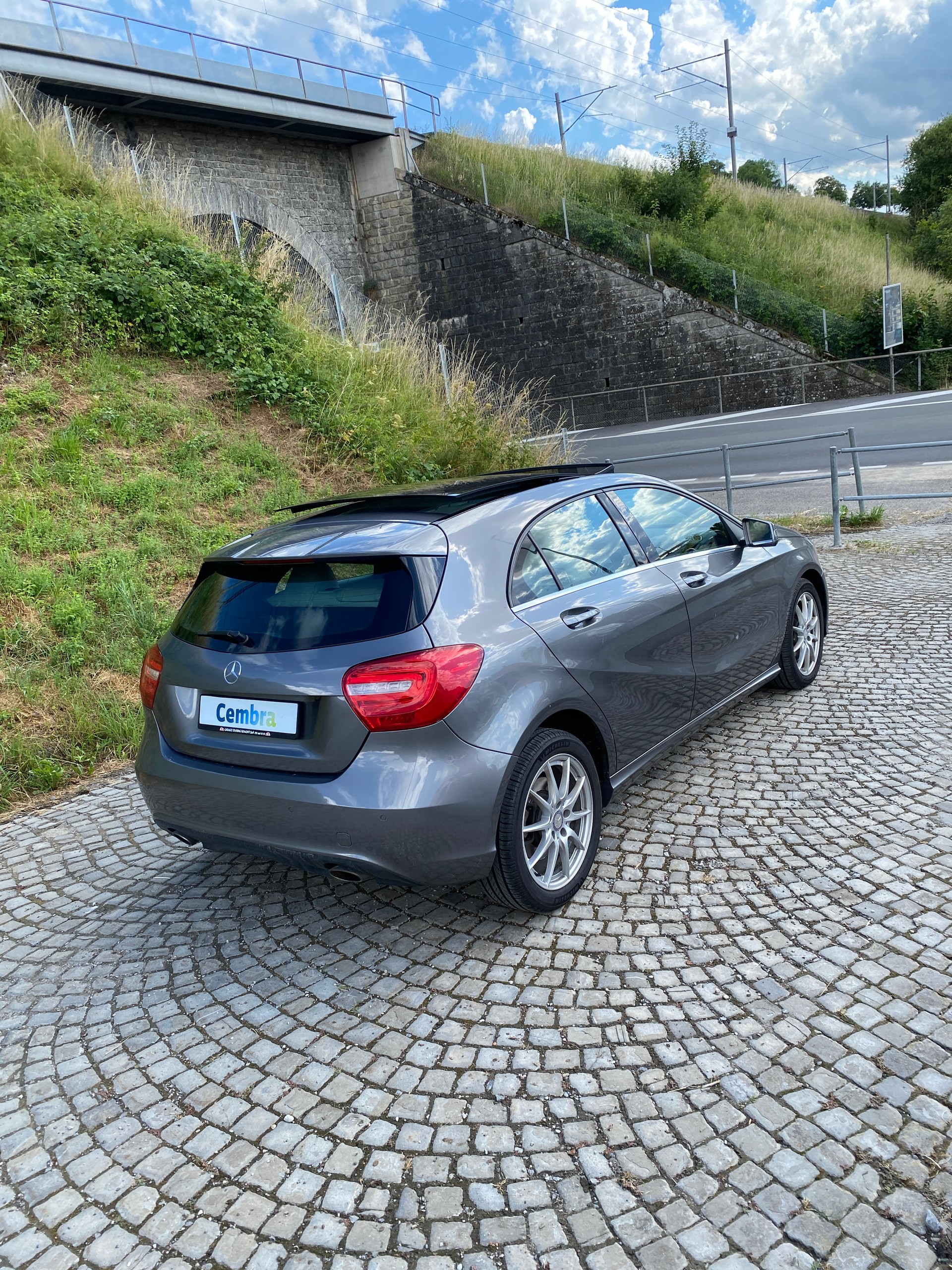MERCEDES-BENZ A 250 Sport 7G-DCT-showroom-element-3