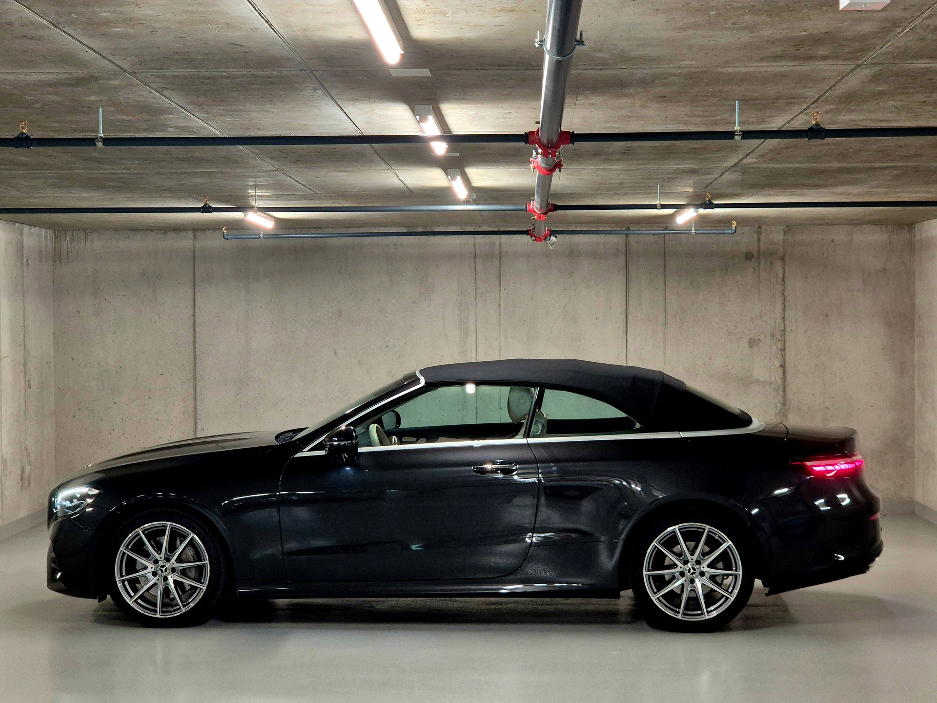 MERCEDES-BENZ E 200 Cabriolet 4Matic AMG Line 9G-Tronic-showroom-element-3
