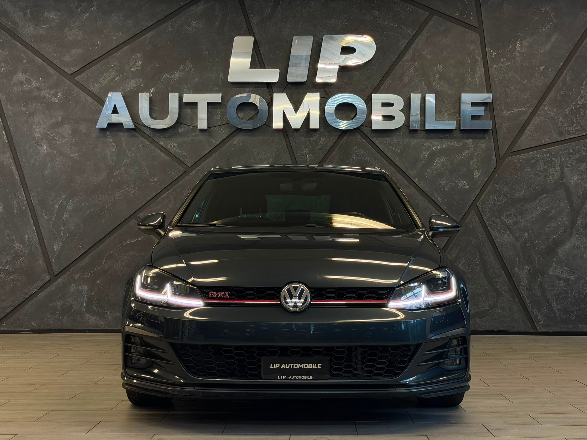 VW Golf 2.0 TSI GTI Performance DSG-showroom-element-1