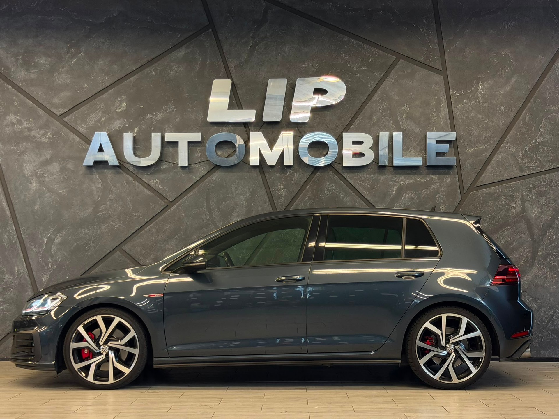 VW Golf 2.0 TSI GTI Performance DSG-showroom-element-3