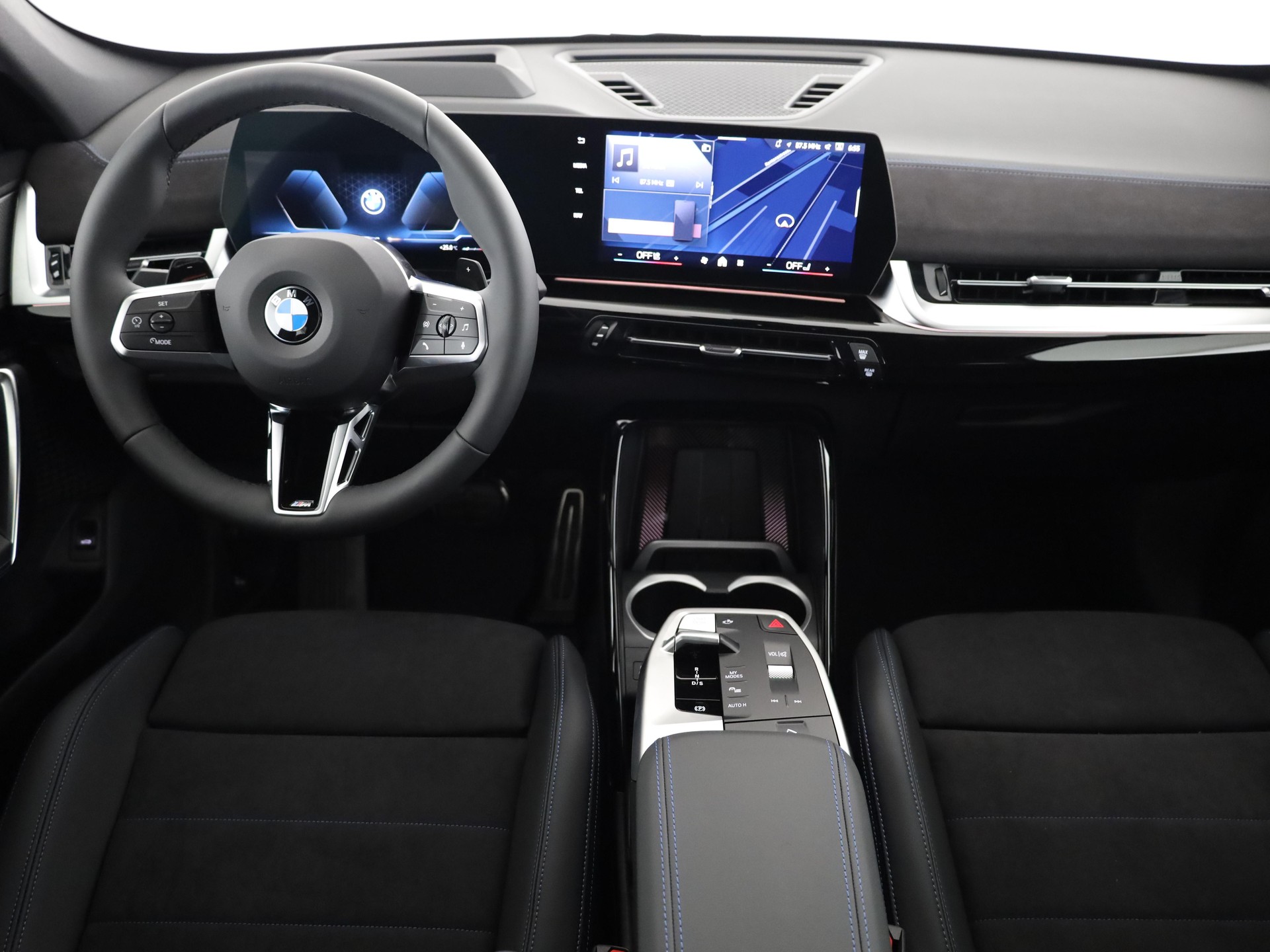 BMW X1 23i xDrive paddles-image-4