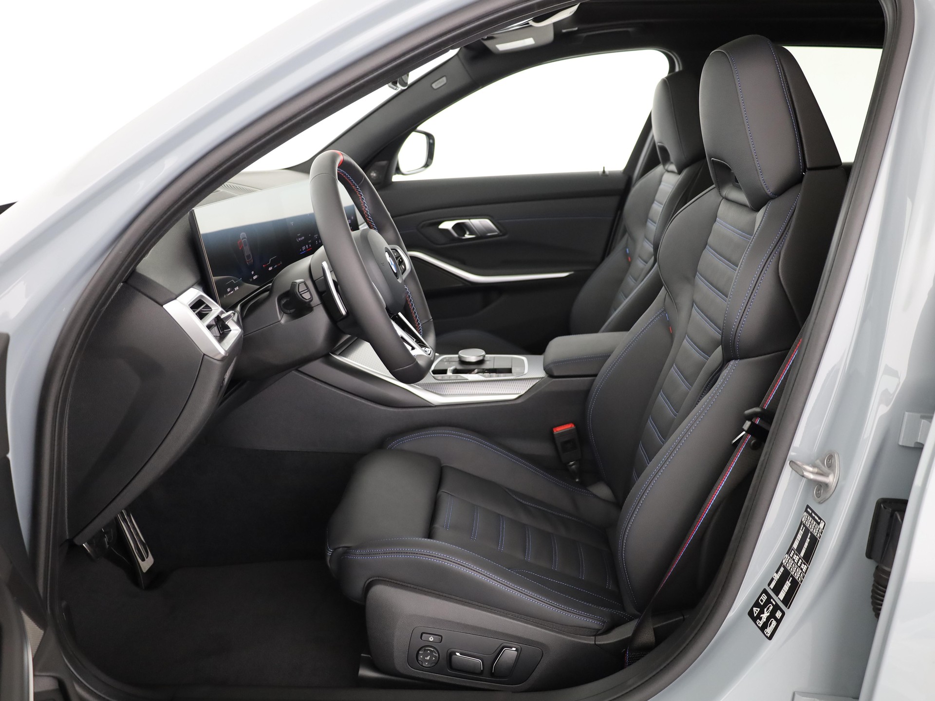 BMW M340i xDrive Touring-showroom-element-3