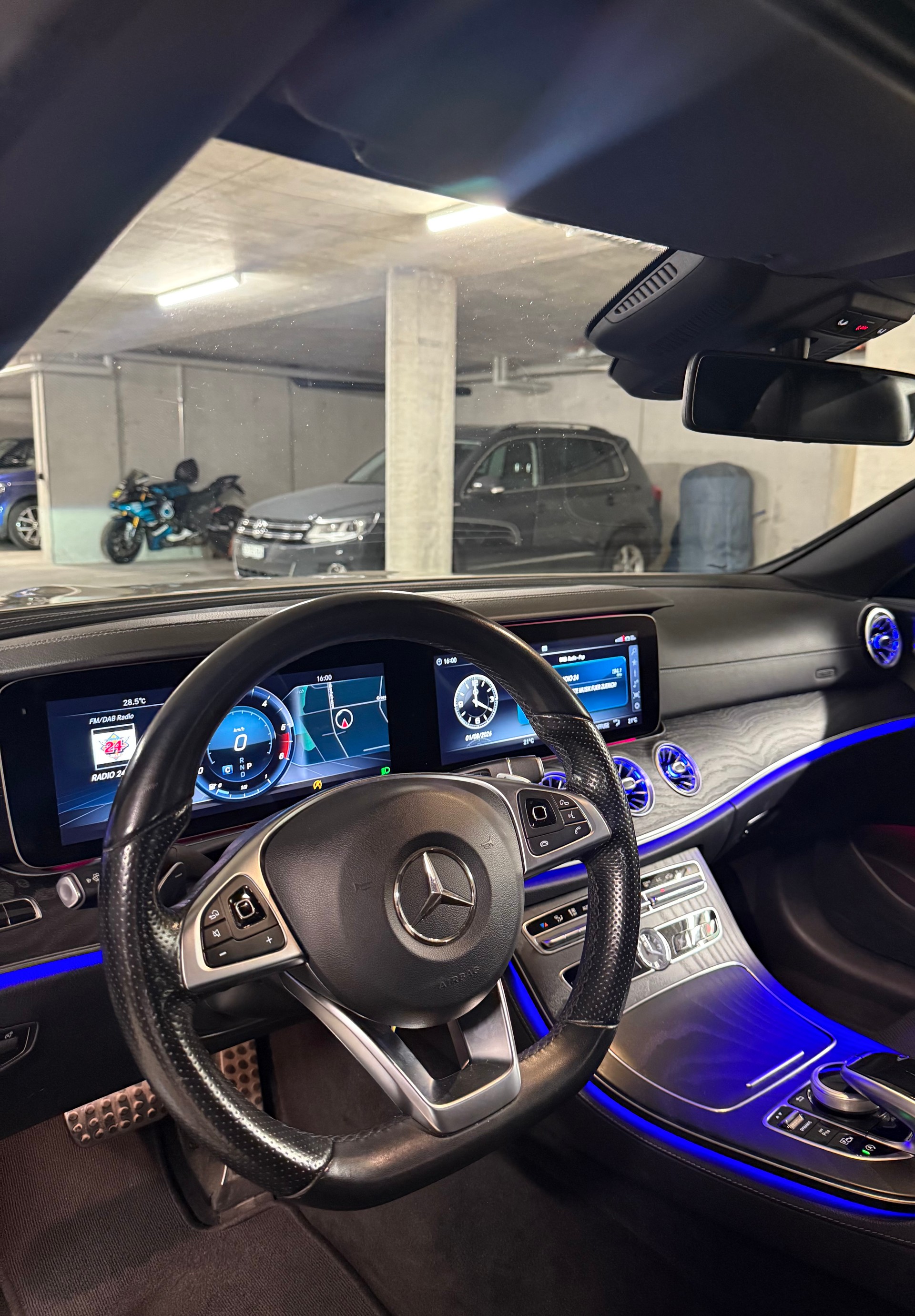 MERCEDES-BENZ E 350 d AMG Line 4matic-image-4