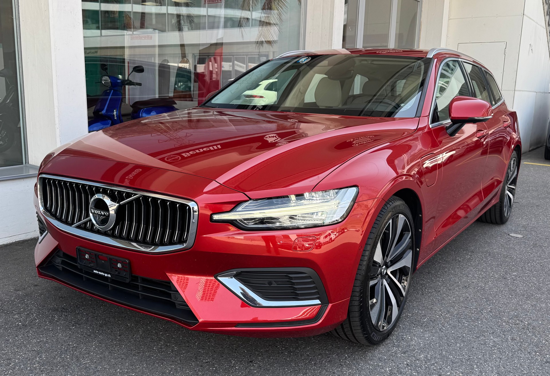 VOLVO V60 T8 eAWD Twin Engine Inscription Geartronic-image-5