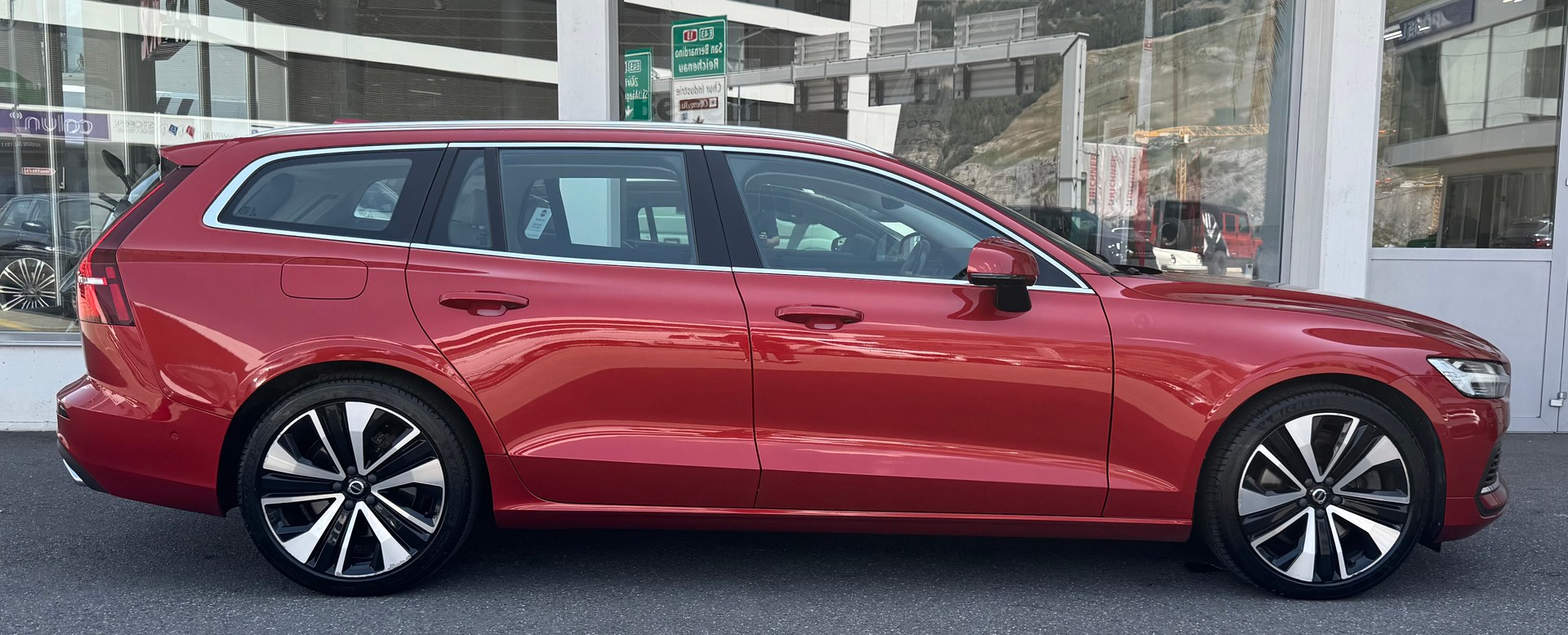 VOLVO V60 T8 eAWD Twin Engine Inscription Geartronic-showroom-element-1