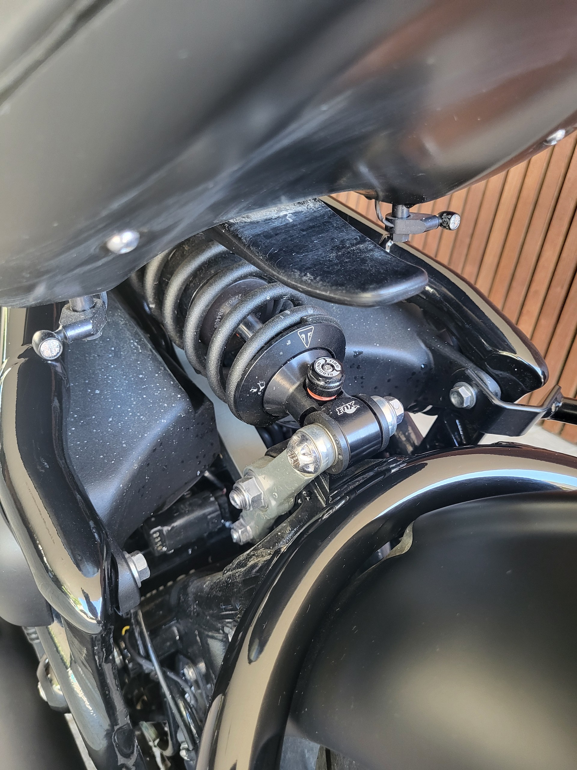 TRIUMPH Bonneville 1200 Bobber Black ABS-image-5