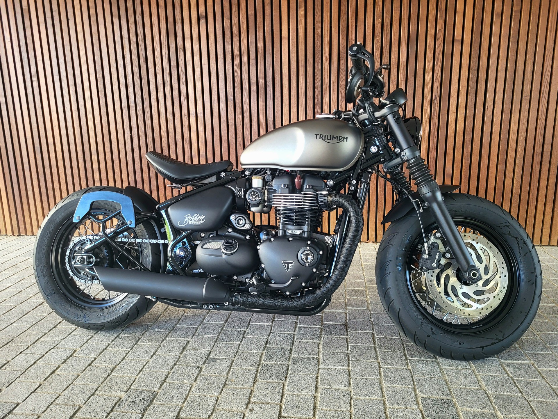 TRIUMPH Bonneville 1200 Bobber Black ABS-image-0