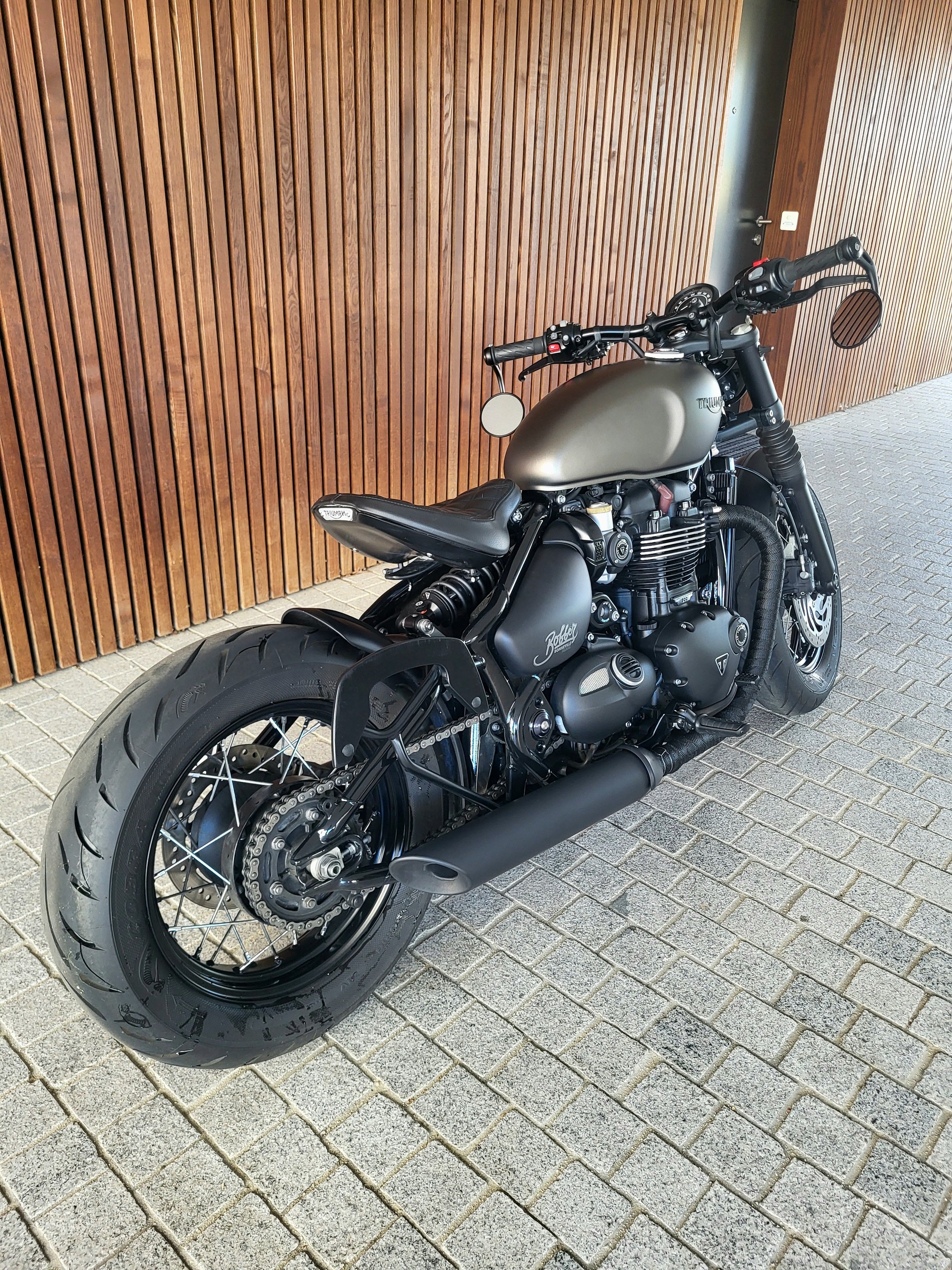 TRIUMPH Bonneville 1200 Bobber Black ABS-image-4