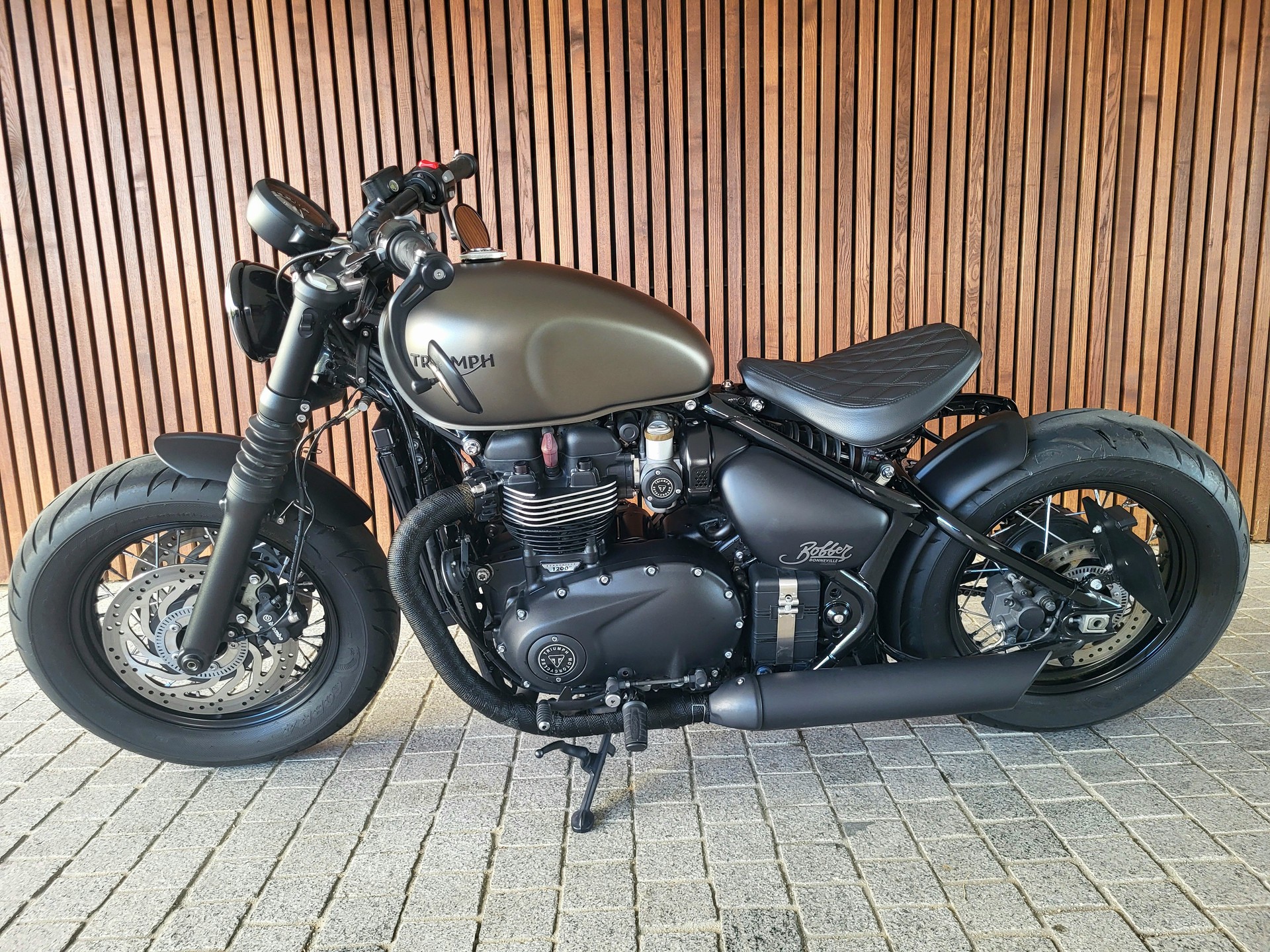 TRIUMPH Bonneville 1200 Bobber Black ABS-image-7