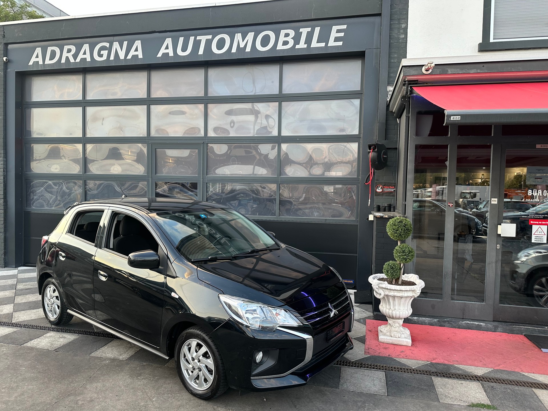 MITSUBISHI Space Star 1.2 CVT Intense-showroom-element-1