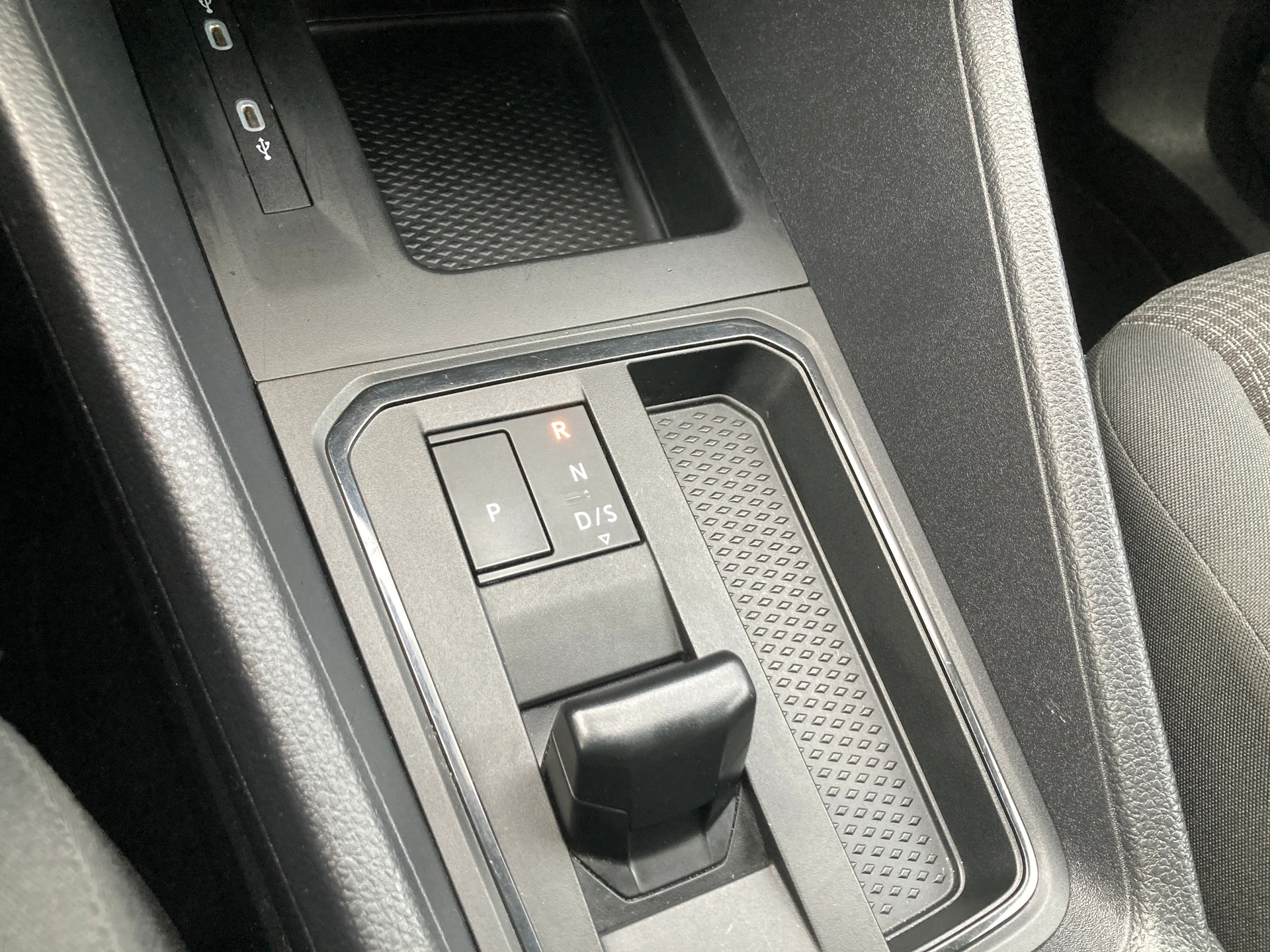 VW Caddy 2.0 TDI Liberty DSG mit Anhängerkupplung-image-11