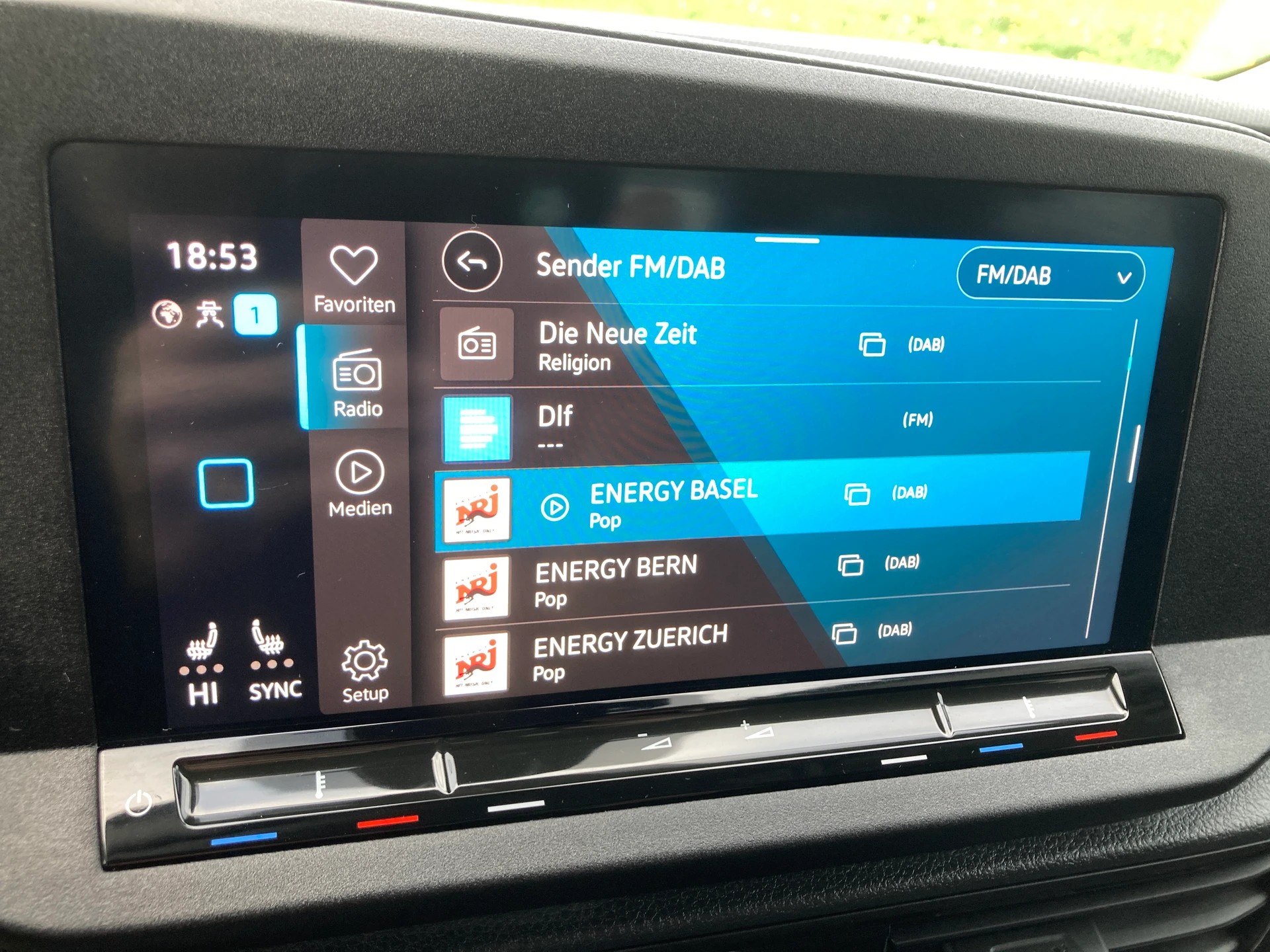 VW Caddy 2.0 TDI Liberty DSG mit Anhängerkupplung-image-13