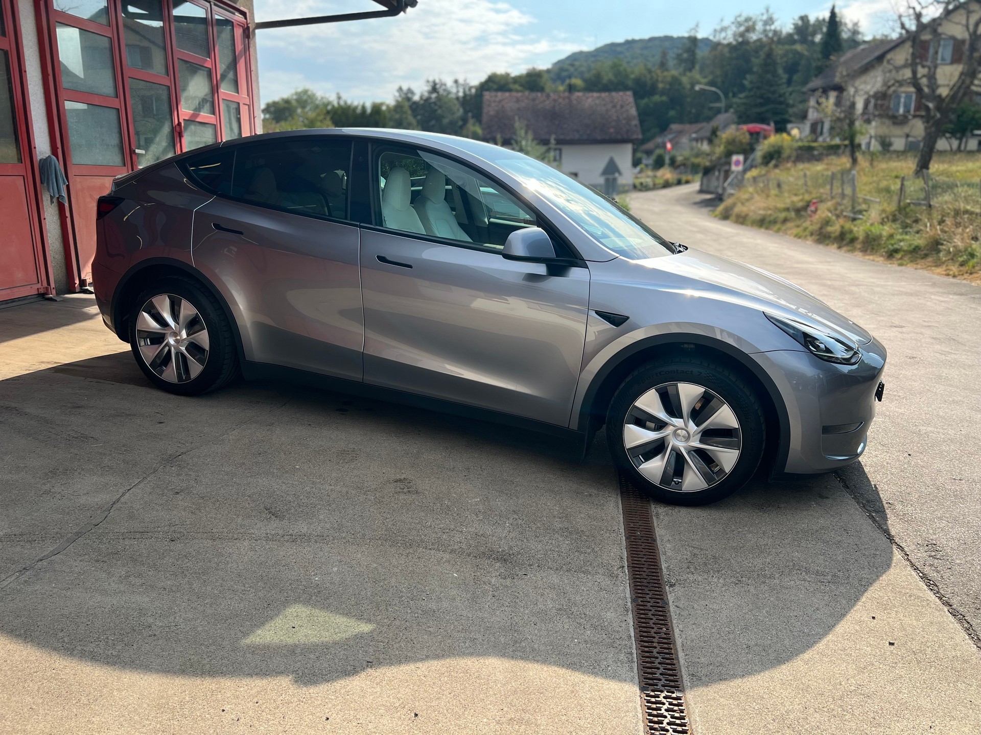 TESLA Model Y Long Range // SoH 94%-image-8