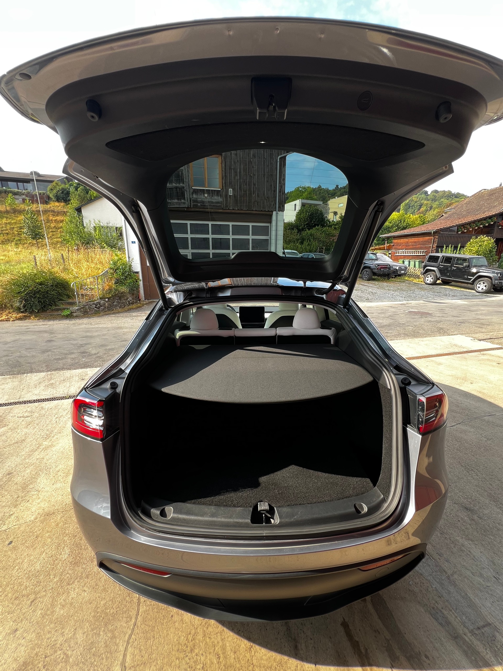 TESLA Model Y Long Range // SoH 94%-image-13