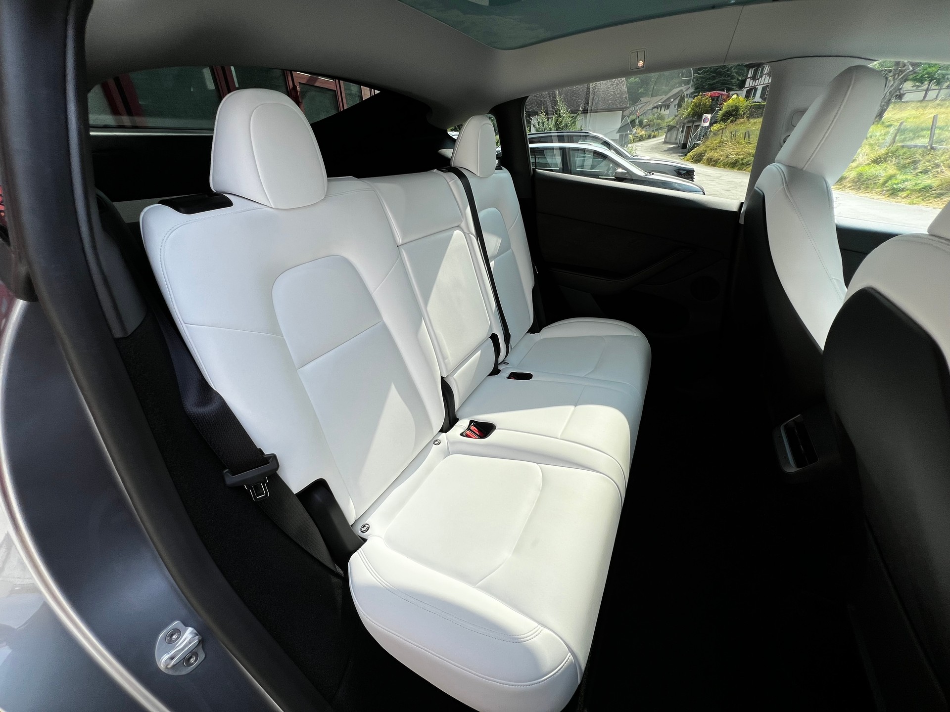 TESLA Model Y Long Range // SoH 94%-image-12