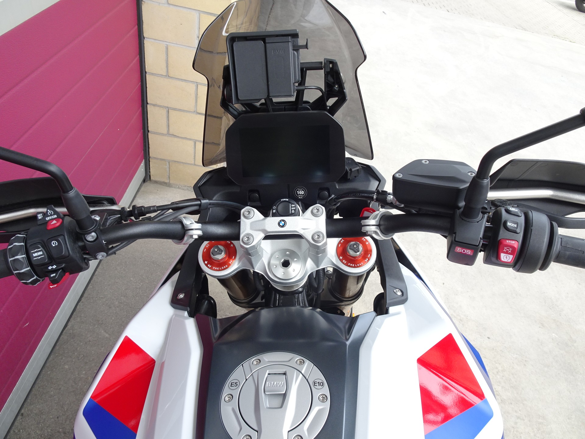BMW F 900 GS-image-5