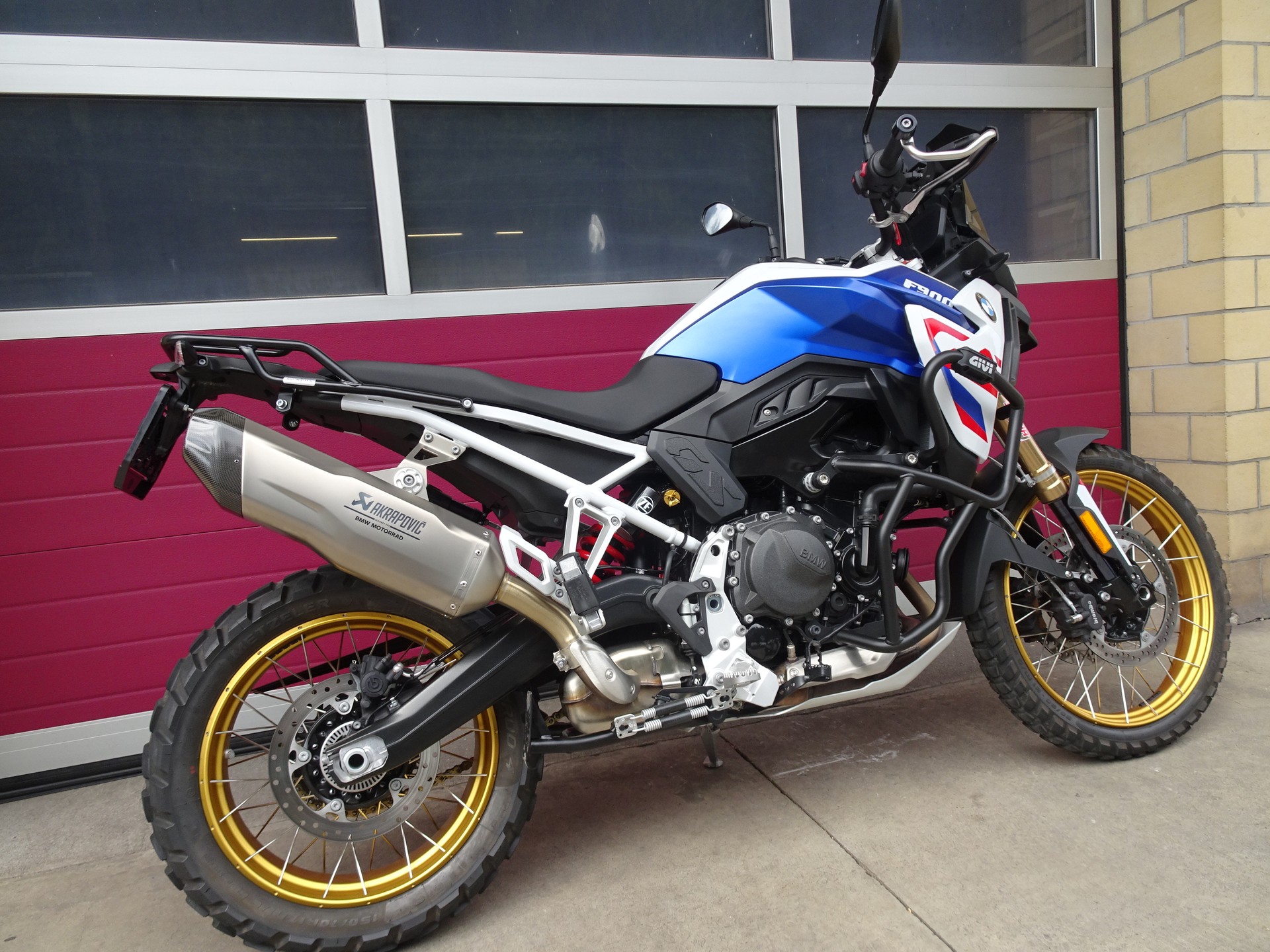 BMW F 900 GS-image-8