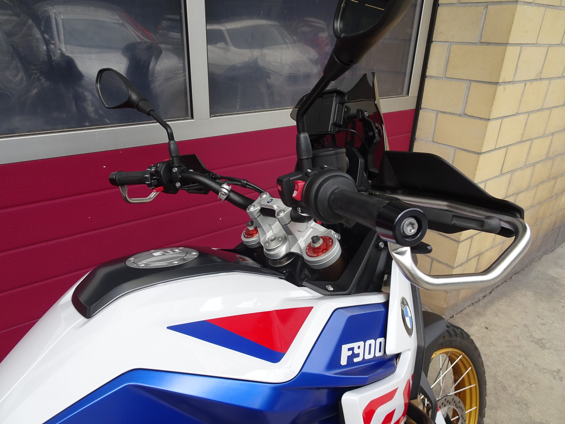 BMW F 900 GS-image-4