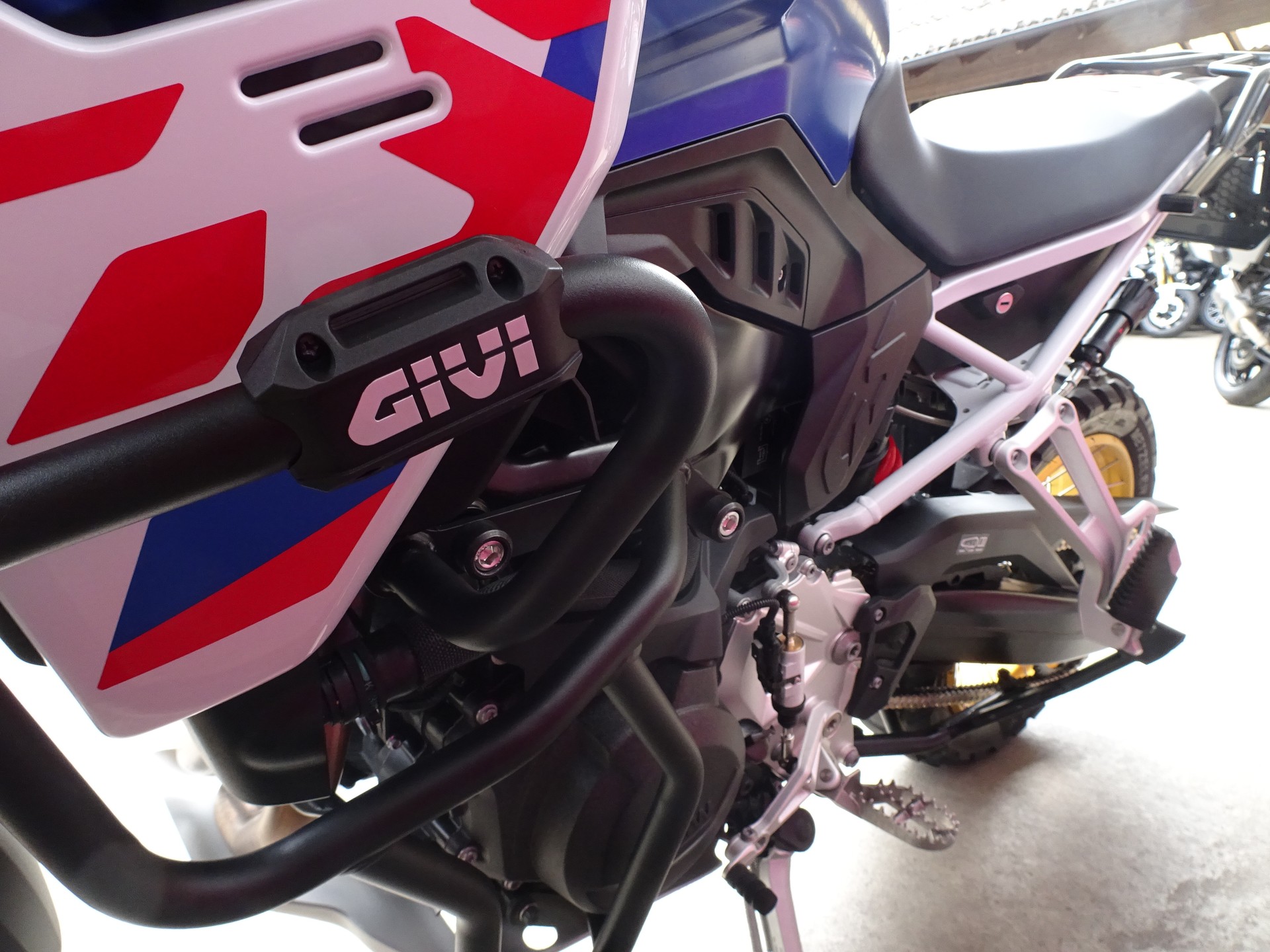 BMW F 900 GS-image-12