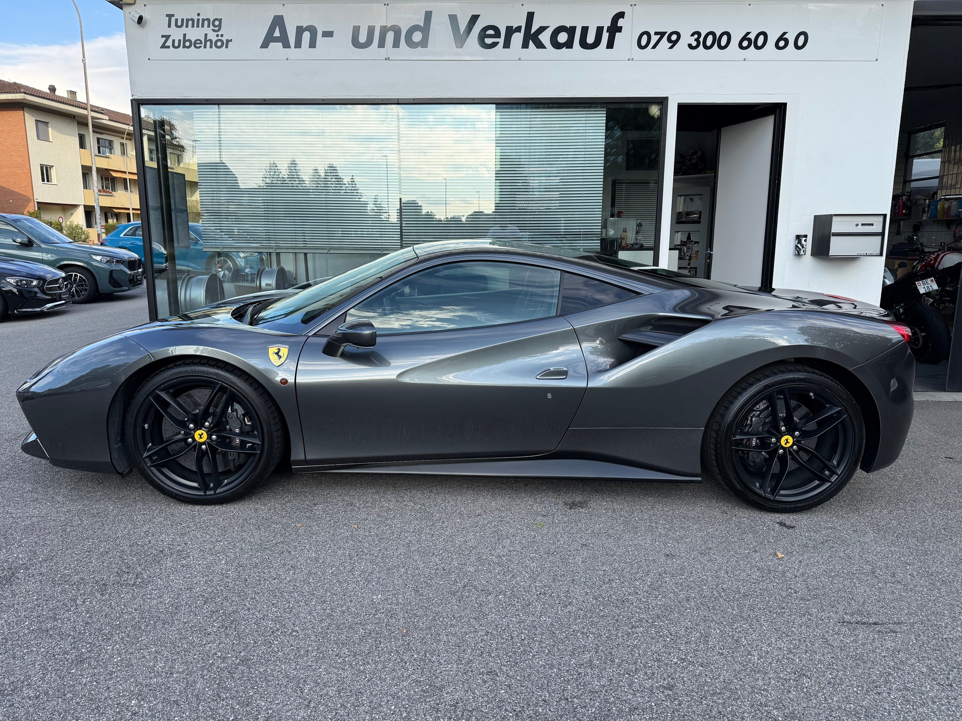 FERRARI 488 GTB 3.9 V8-showroom-element-3