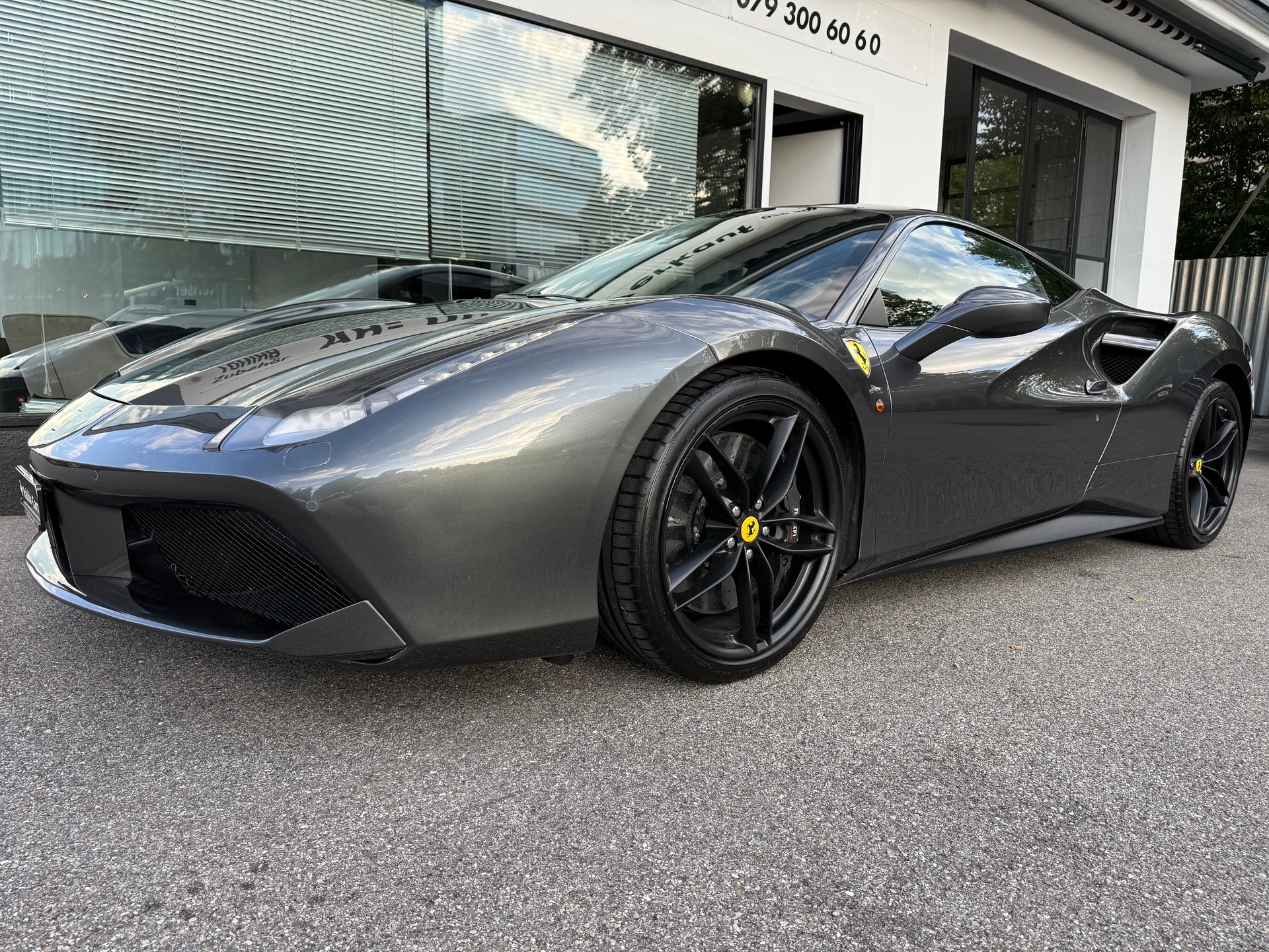 FERRARI 488 GTB 3.9 V8-showroom-element-2