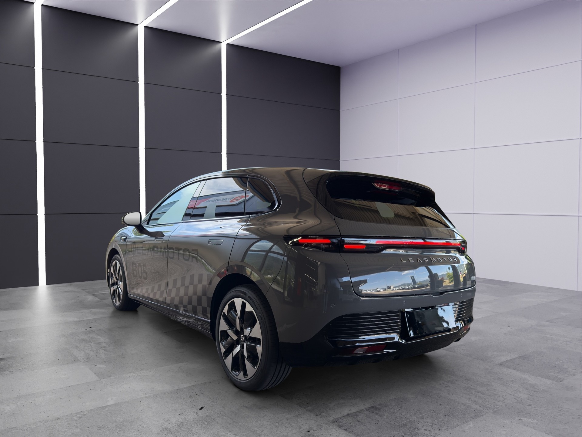 LEAPMOTOR B05 EV-showroom-element-2