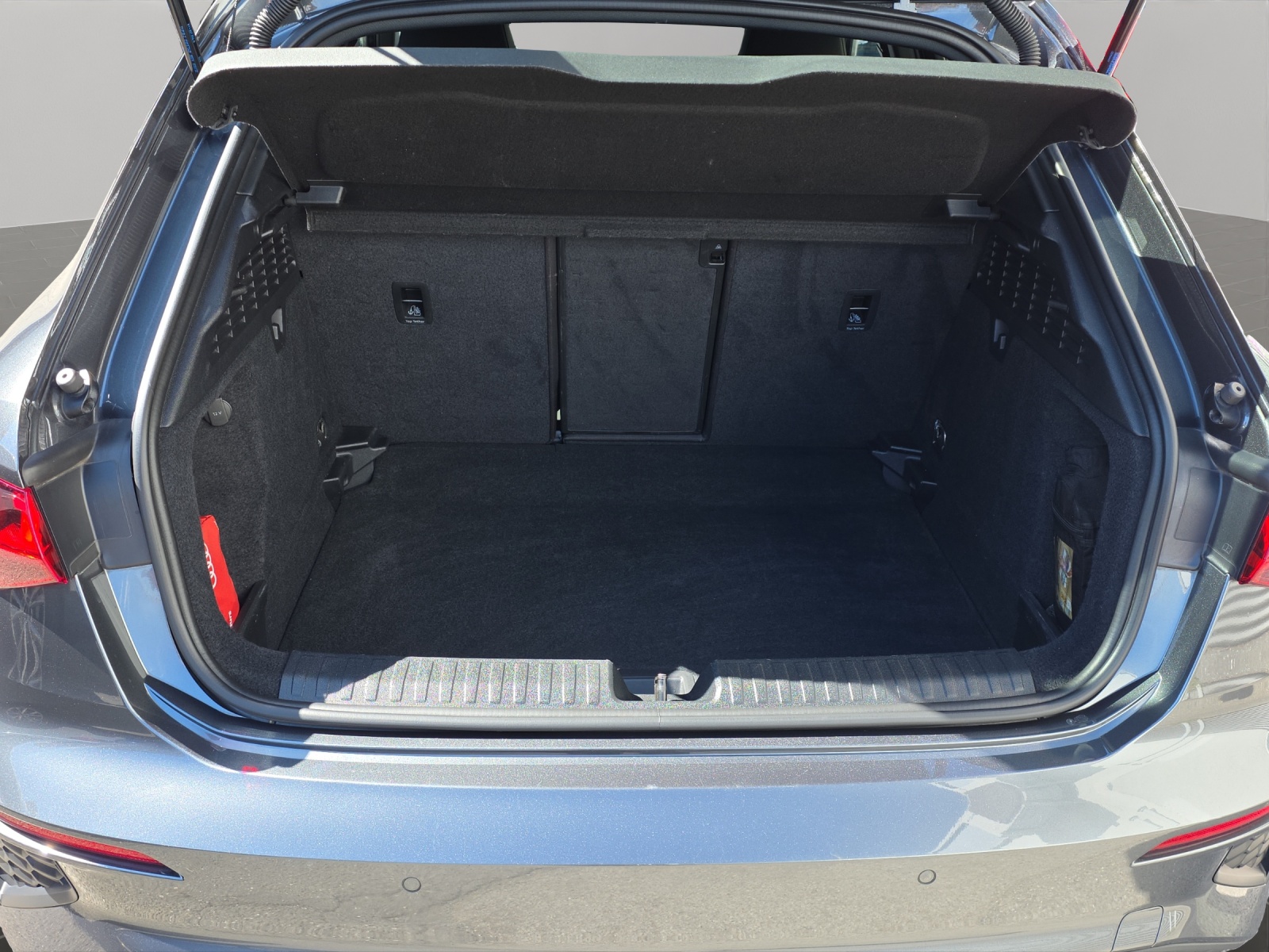 AUDI A3 Sportback 35 TDI S line S-tronic-image-13