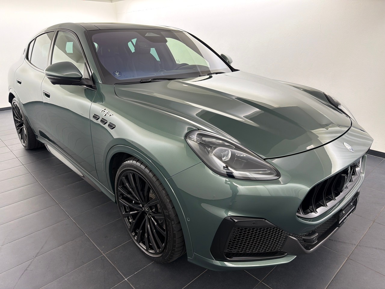 MASERATI Grecale 3.0 Trofeo-showroom-element-3