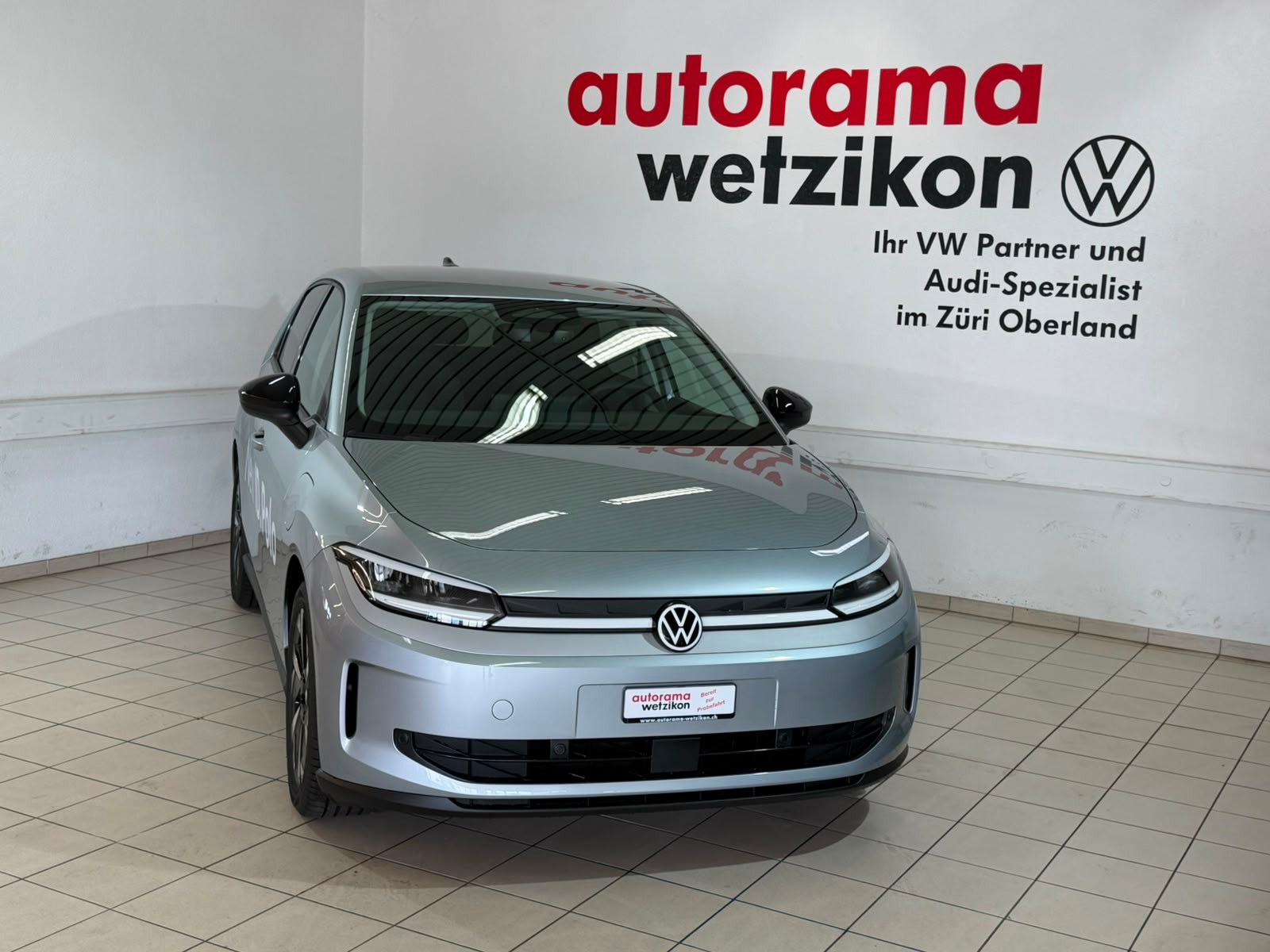 VW ID.Polo 52 kWh Life Edition One-showroom-element-1