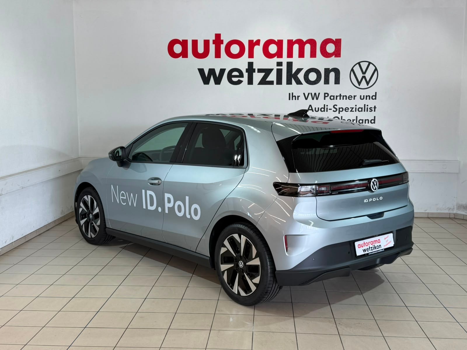VW ID.Polo 52 kWh Life Edition One-showroom-element-2