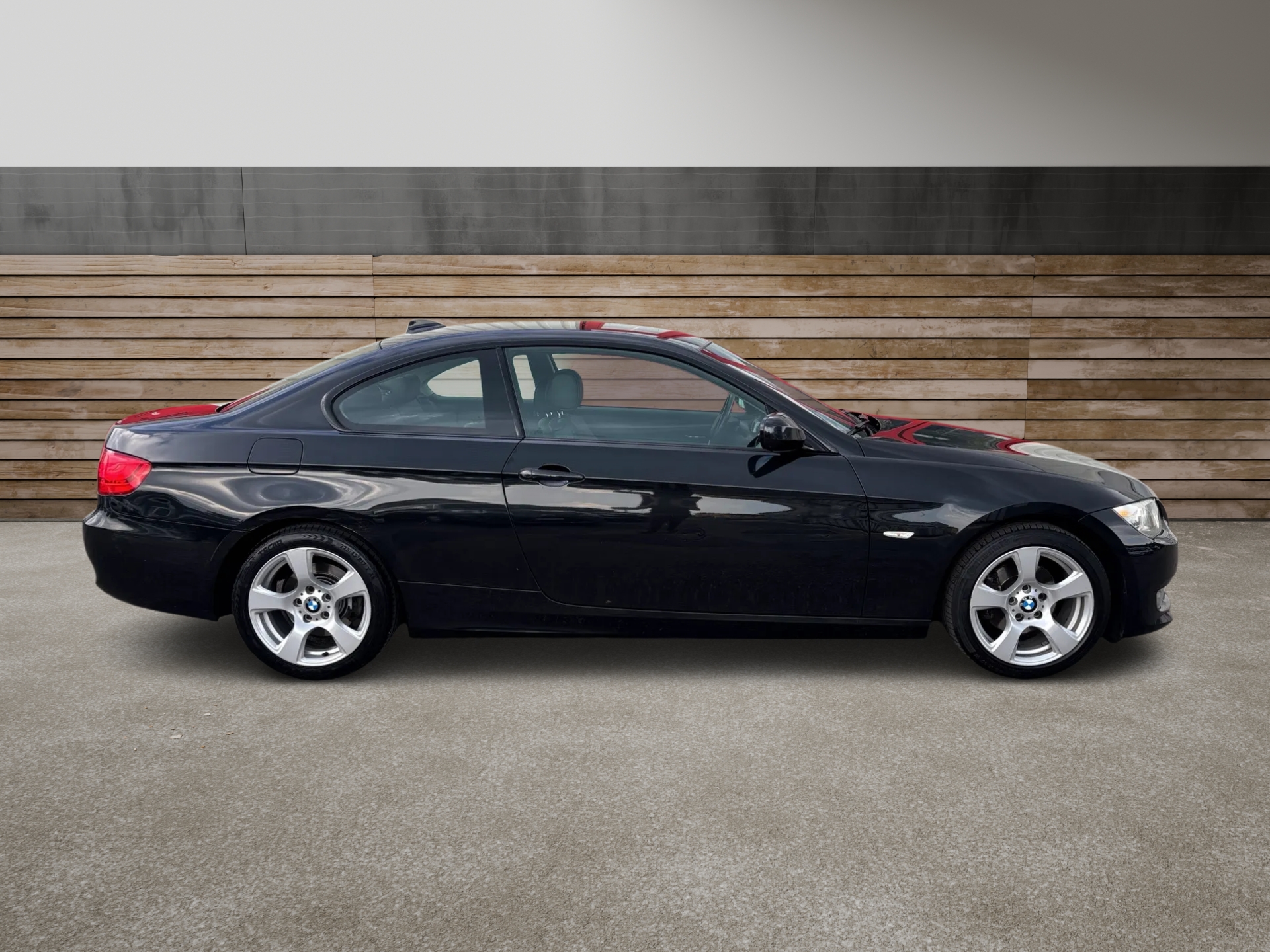 BMW 320i Coupé-image-2