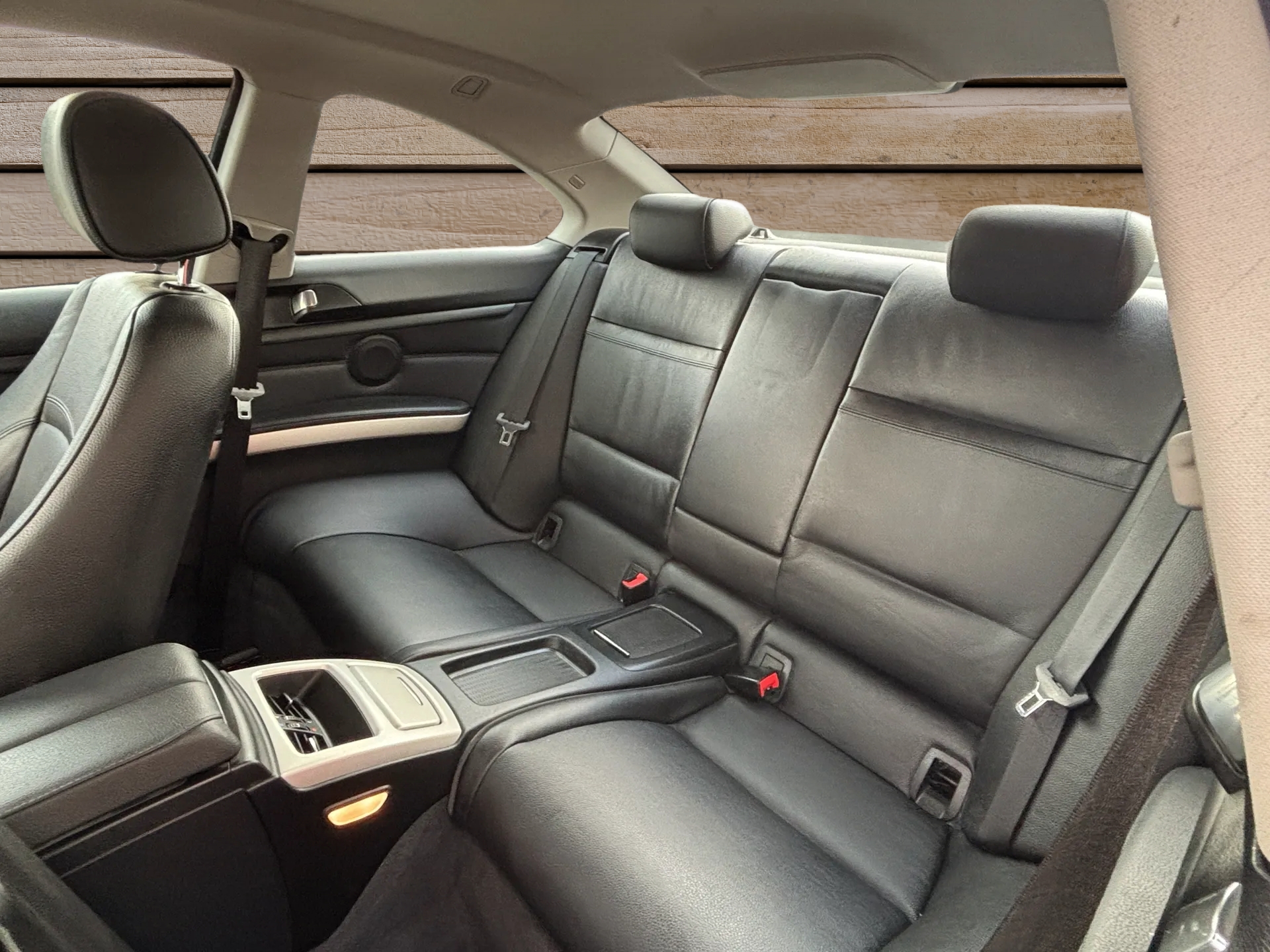 BMW 320i Coupé-image-6