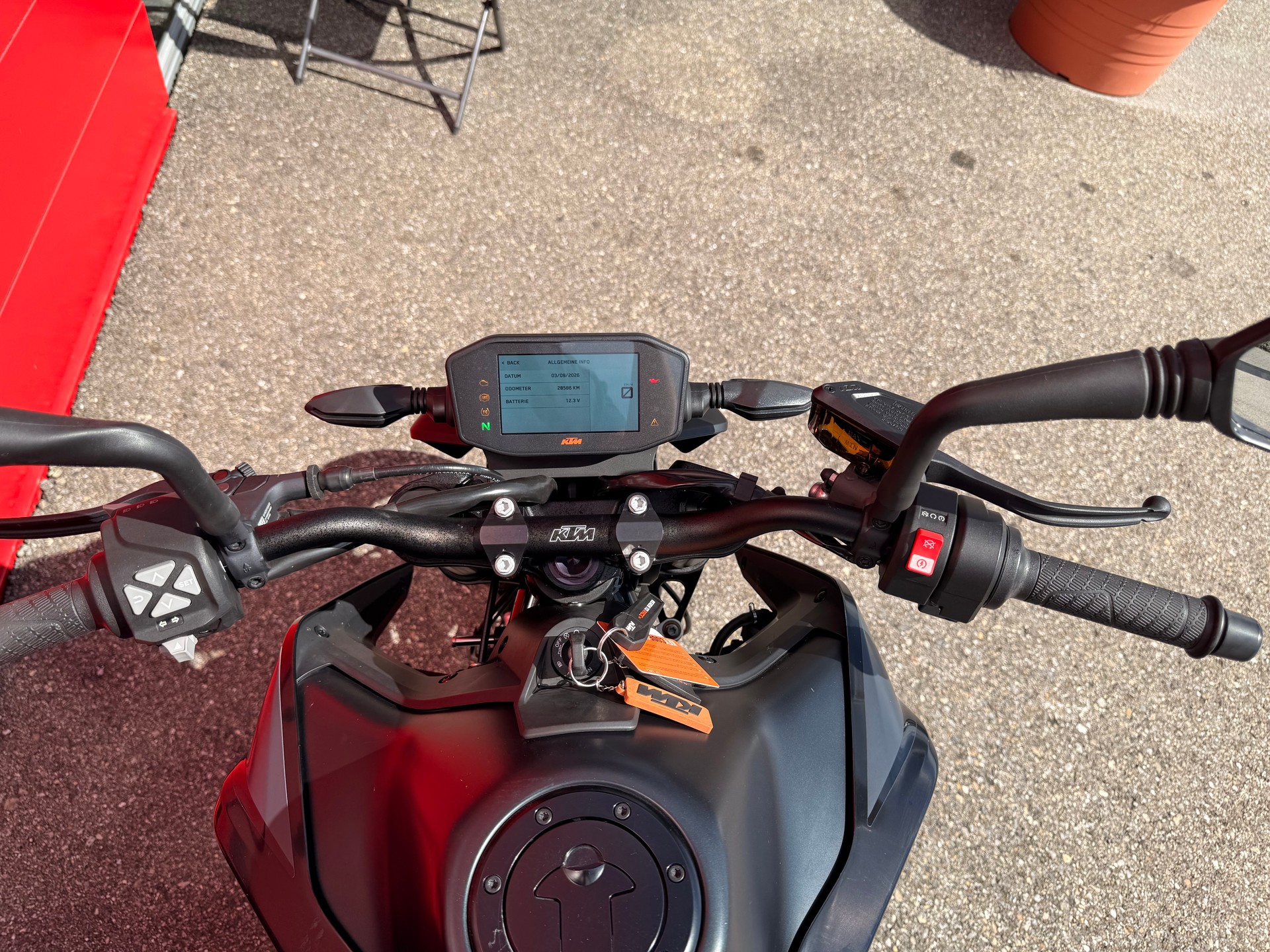 KTM 890 Duke L-image-5