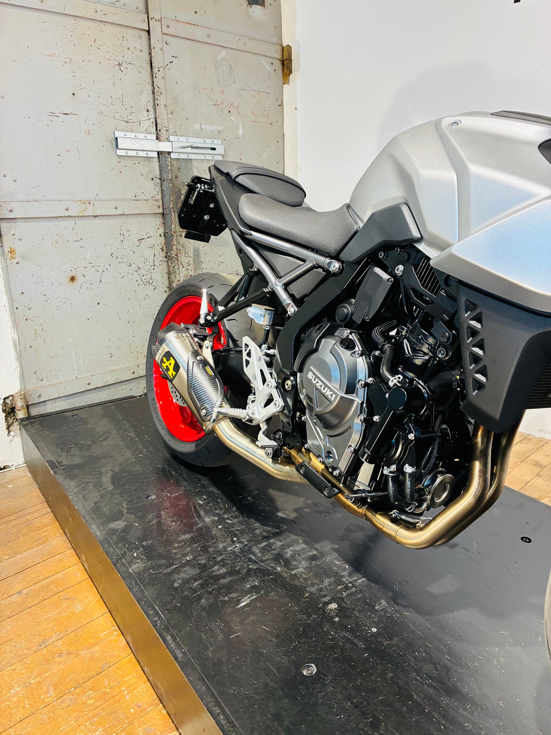 SUZUKI GSX-8S-image-8