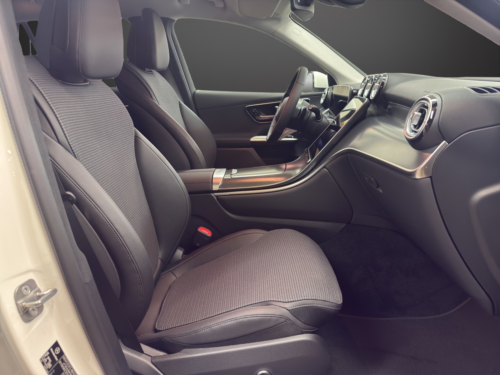 MERCEDES-BENZ GLC 200 d 4Matic 9G-Tronic-image-11