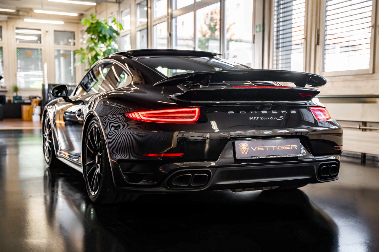 PORSCHE 911 Turbo S PDK-showroom-element-3