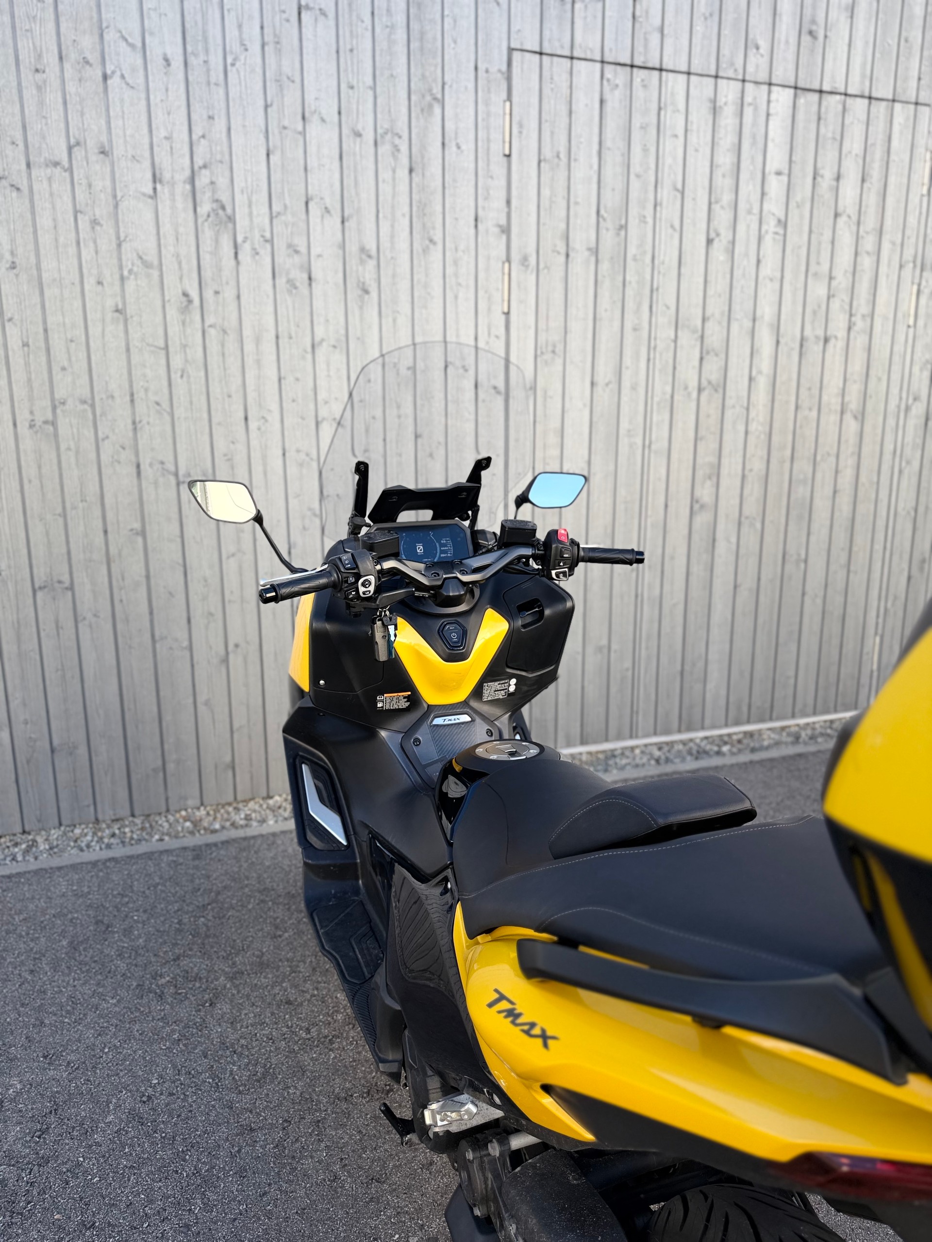 YAMAHA T-MAX 560-image-5