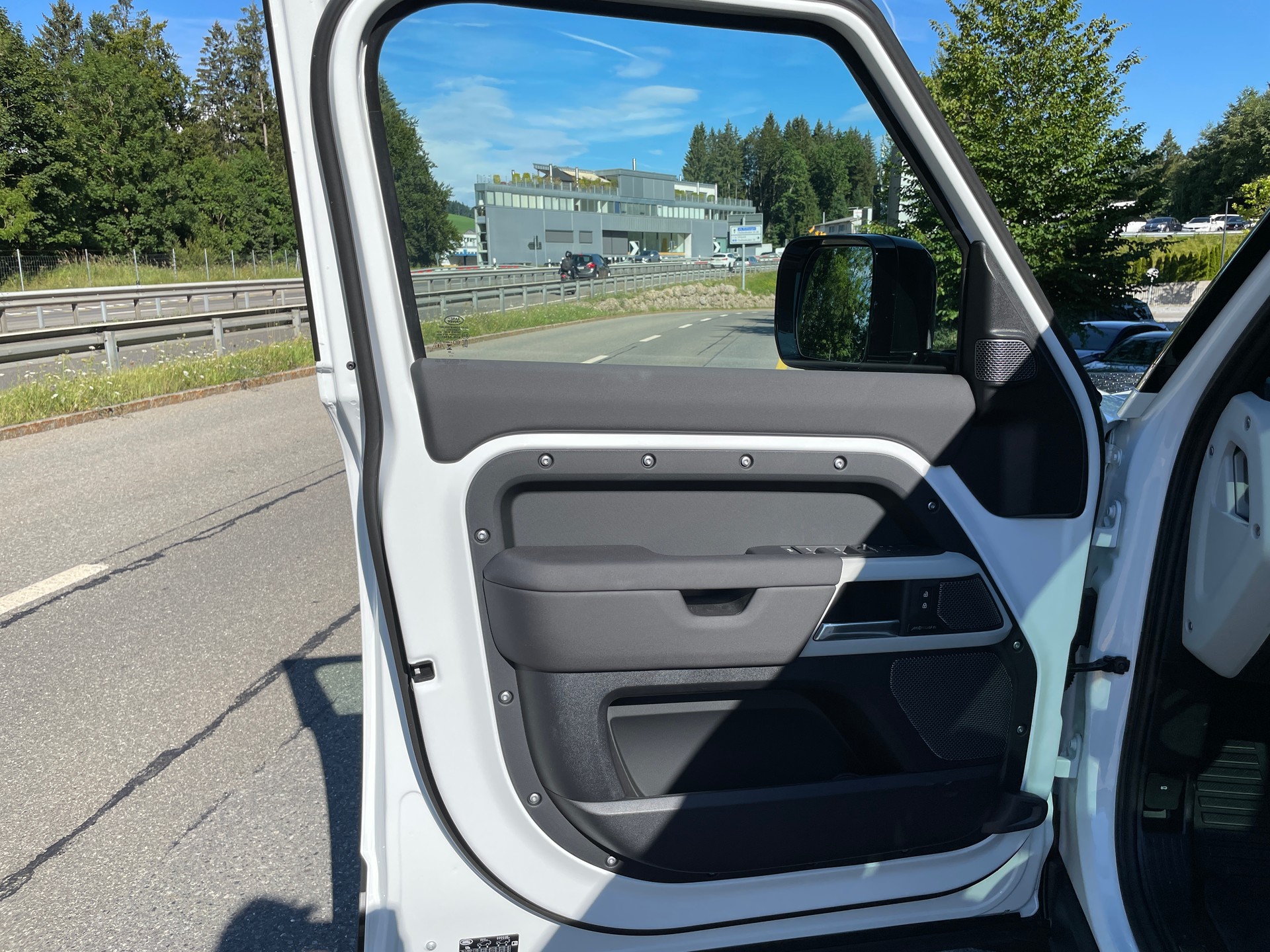 LAND ROVER Defender 110 P400 I6 X-Dynamic SE 3.0 AT8-image-15