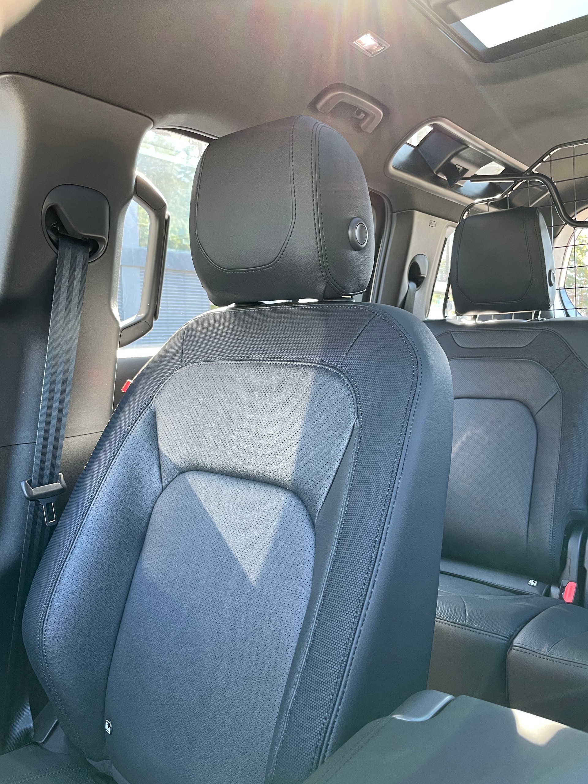 LAND ROVER Defender 110 P400 I6 X-Dynamic SE 3.0 AT8-image-32