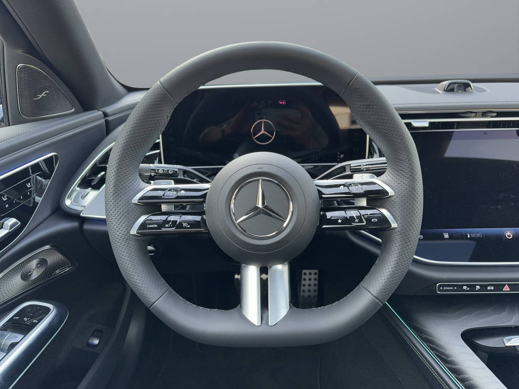 MERCEDES-BENZ E 300 de AMG Line 4matic Kombi-image-9