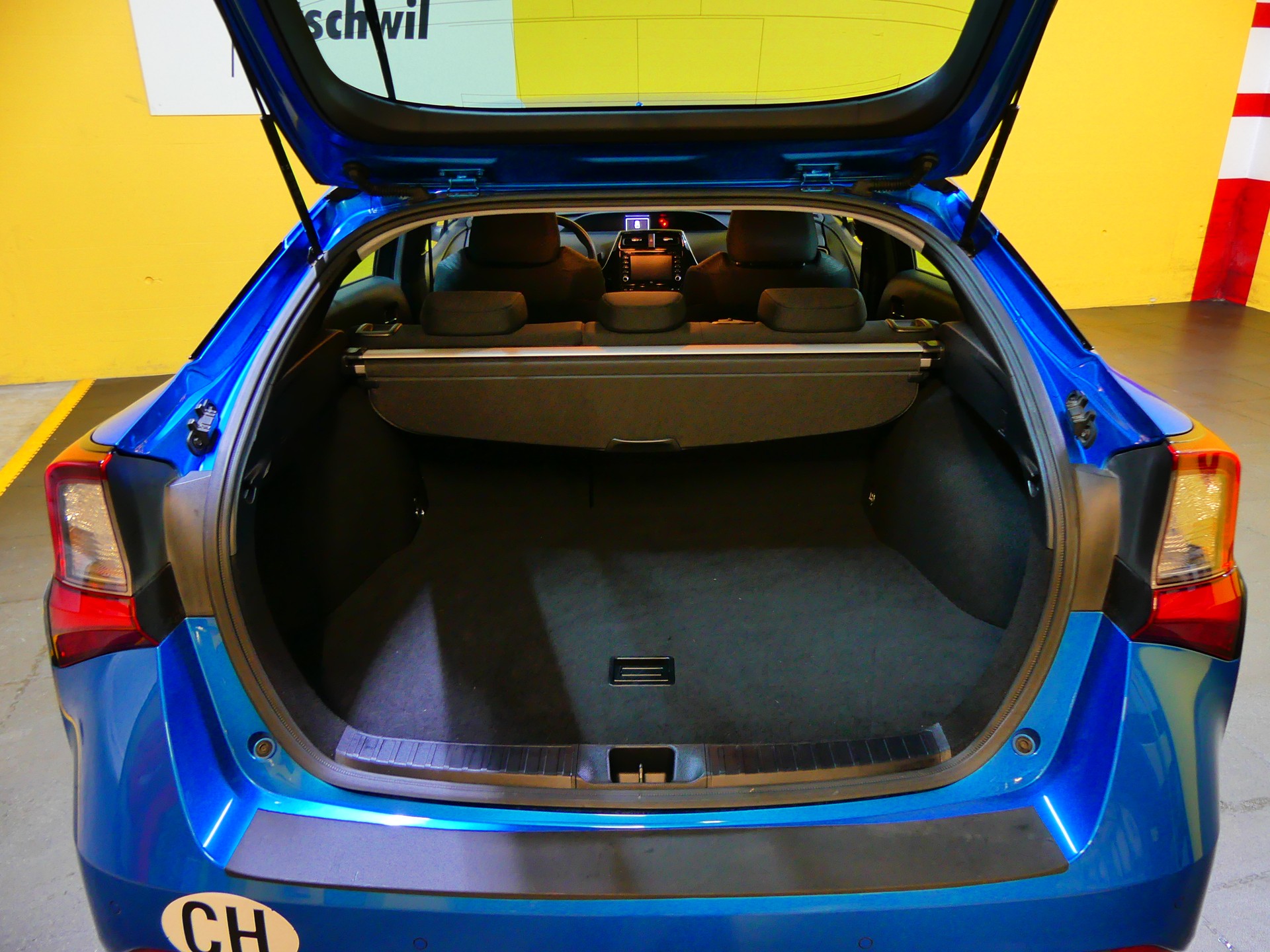 TOYOTA Prius 1.8 VVT-i HSD AWD-i Premium-image-9