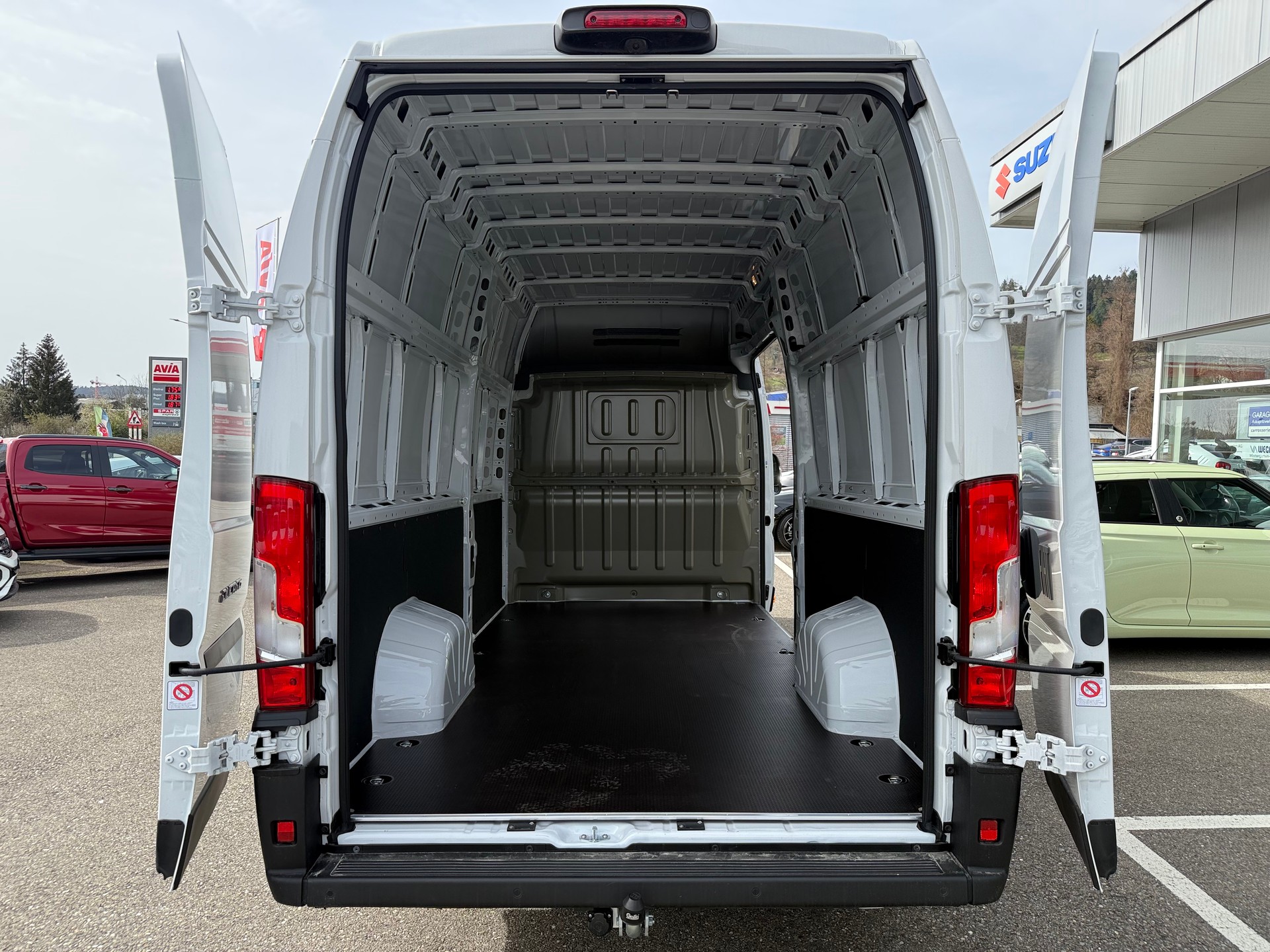 FIAT Ducato Maxi 35 L4H3 2.2MTJ 180PS 3T AHK, 270°Tür, Holzboden, Doppelairbag, Kamera-image-7