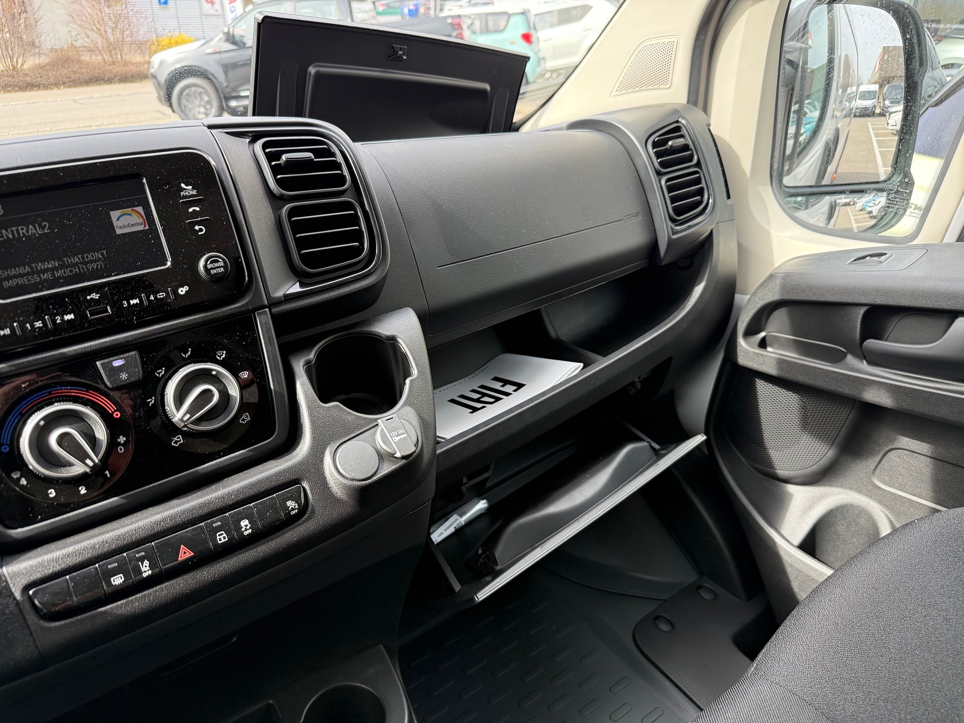 FIAT Ducato Maxi 35 L4H3 2.2MTJ 180PS 3T AHK, 270°Tür, Holzboden, Doppelairbag, Kamera-image-18