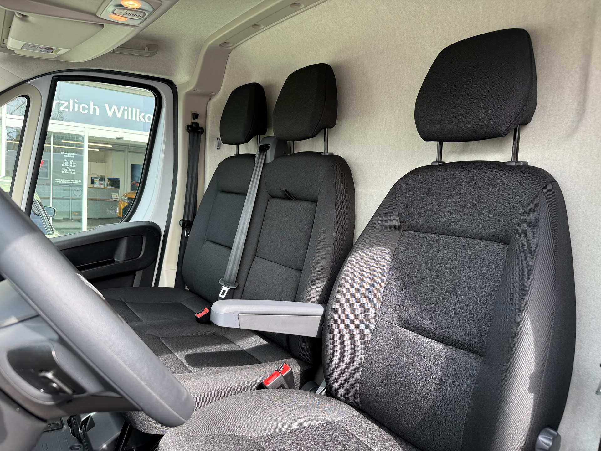 FIAT Ducato Maxi 35 L4H3 2.2MTJ 180PS 3T AHK, 270°Tür, Holzboden, Doppelairbag, Kamera-image-12