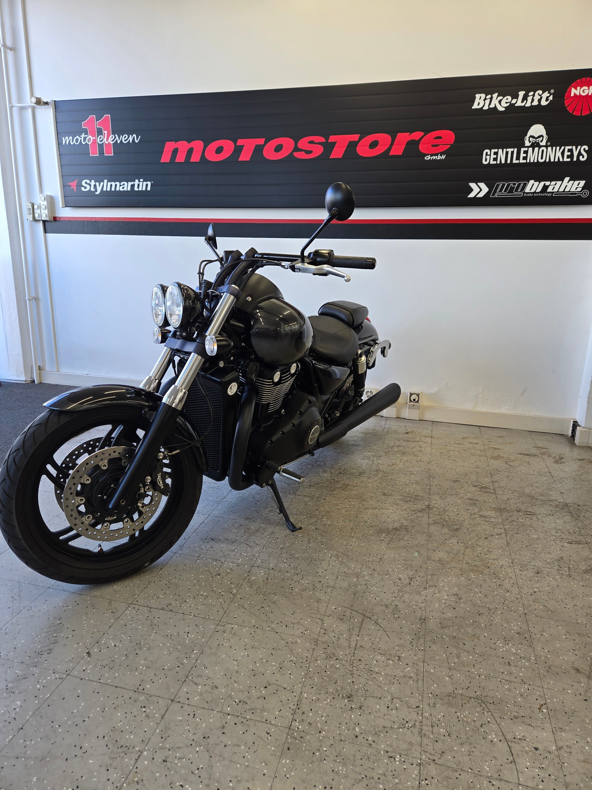 TRIUMPH Thunderb Nightstorm 1700 ABS-image-2